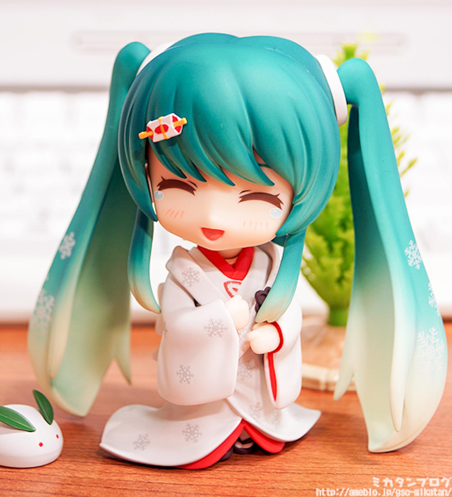 [In-Stock] Snow Miku Strawberry White Kimono Ver. - Nendoroid #303 (Good Smile Company)