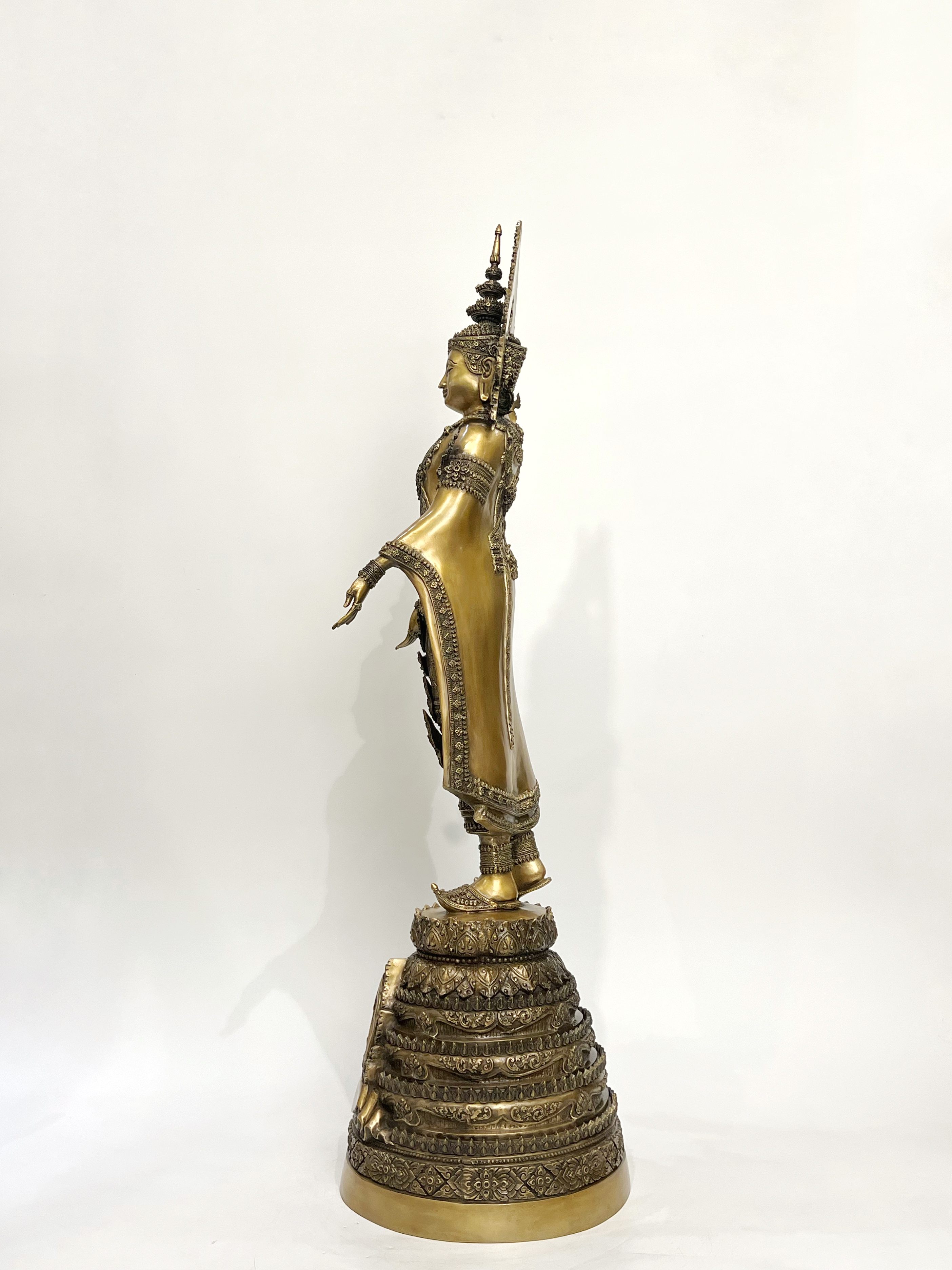 พระพุทธมหาจักรพรรดิ ปางเปิดโลก สูง 32 นิ้ว