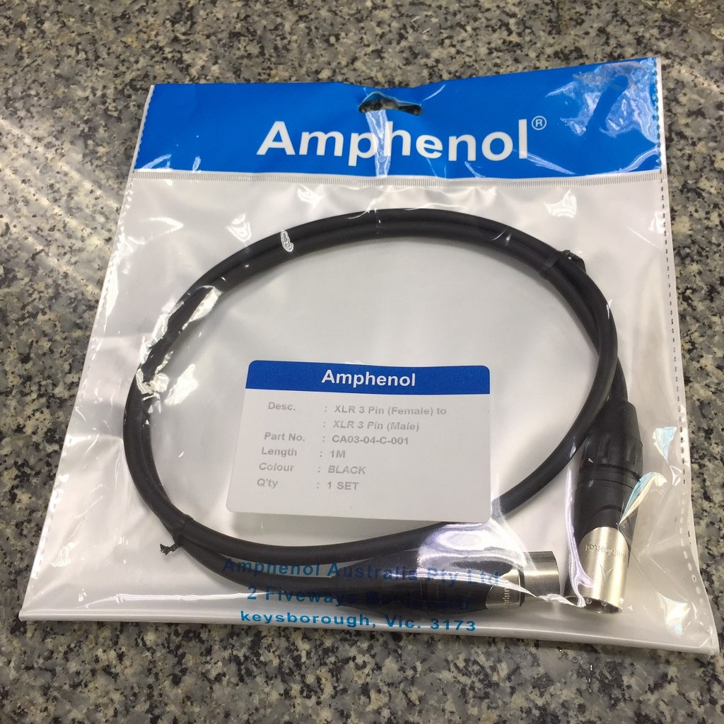 AMPHENOLสายXLRผู้-เมีย 1M CA03-04-C-001