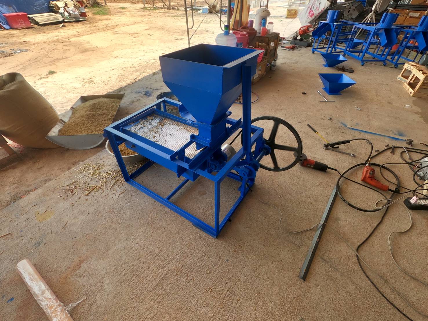 เครื่องร่อนข้าวเปลือกรุ่นใหม่ล่าสุด เครื่องเปล่า8000บาท