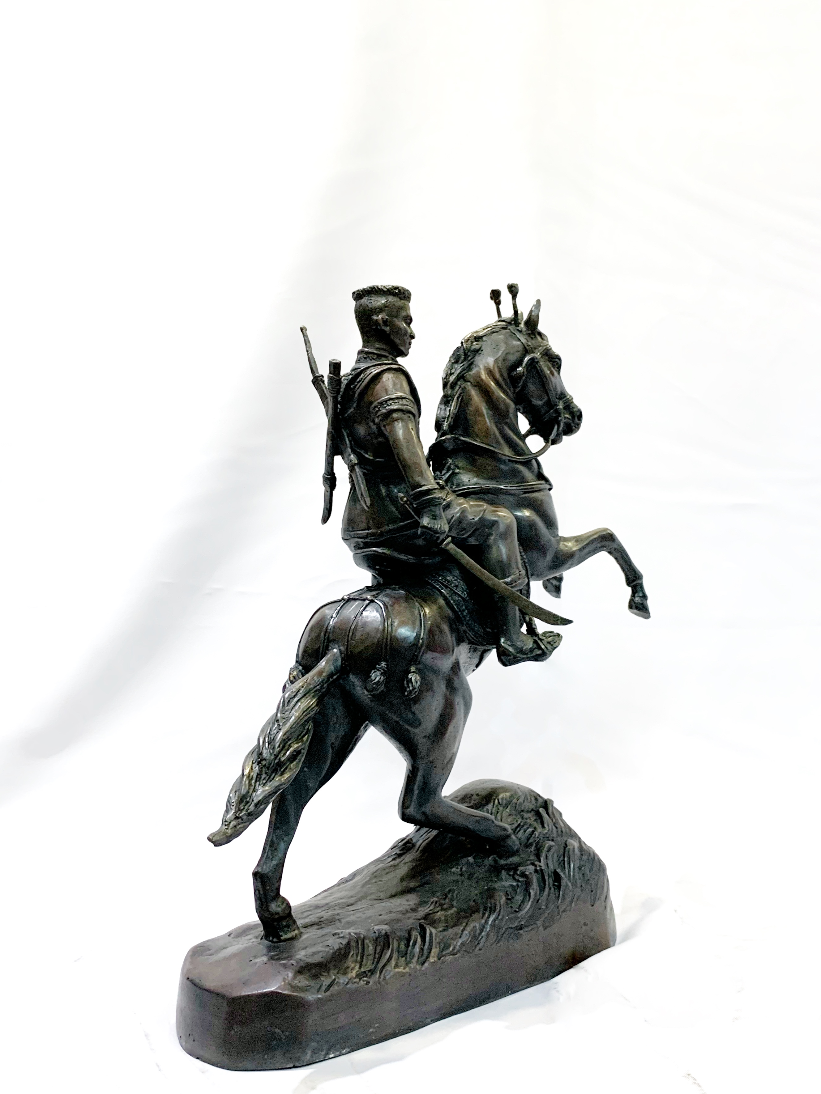 พระนเรศวรมหาราชทรงม้าศึก