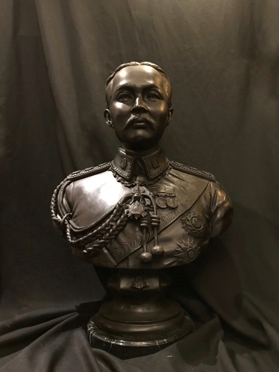 รัชกาลที่ 5 ครึ่งพระองค์ (ขนาดเท่าครึ่ง)