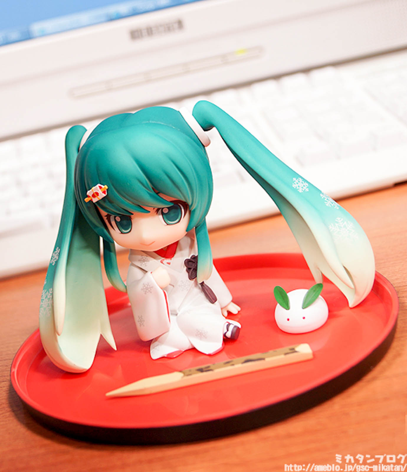[In-Stock] Snow Miku Strawberry White Kimono Ver. - Nendoroid #303 (Good Smile Company)
