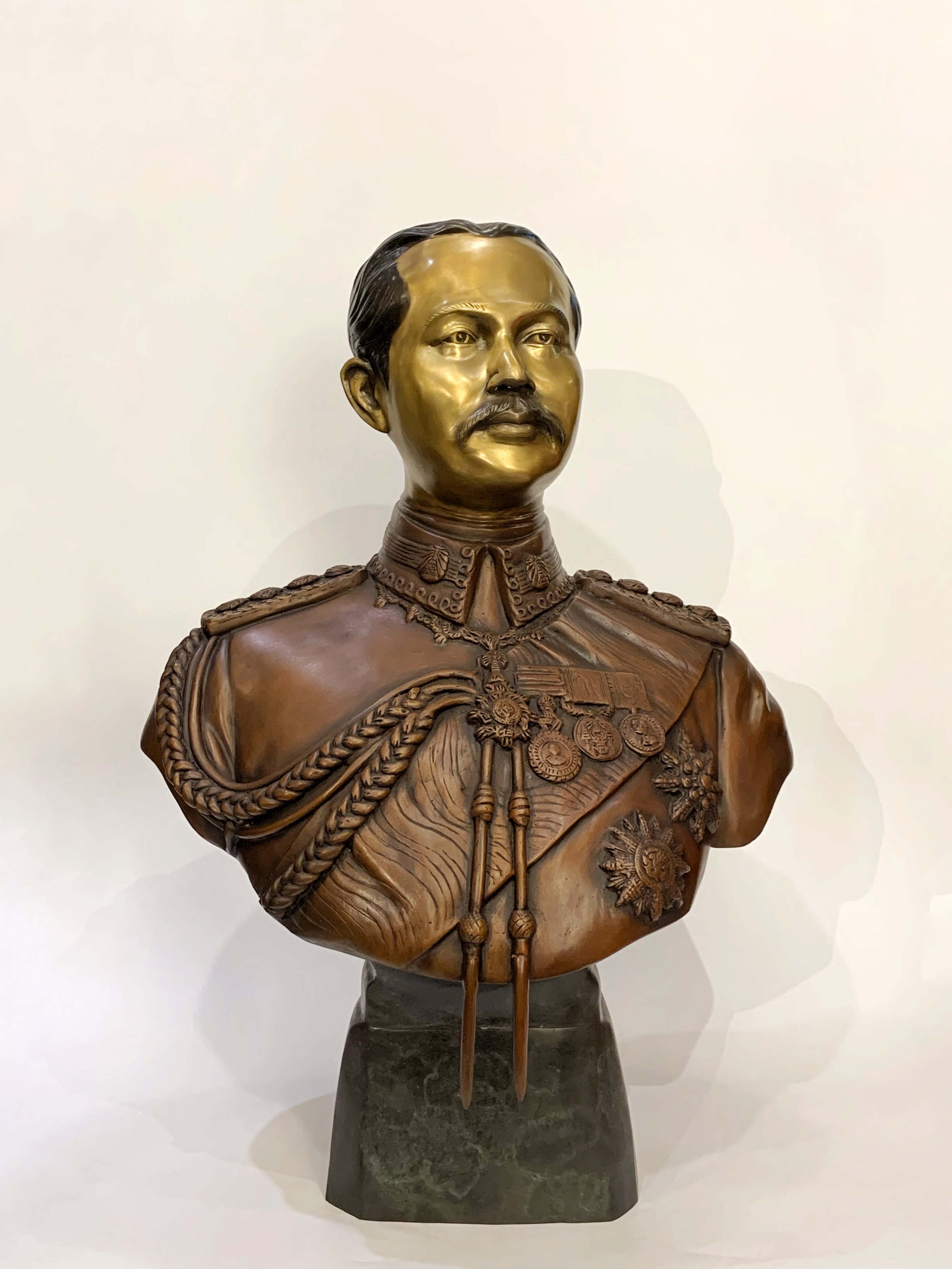 รัชกาลที่ 5 ครึ่งพระองค์ (ขนาดเท่าจริง)