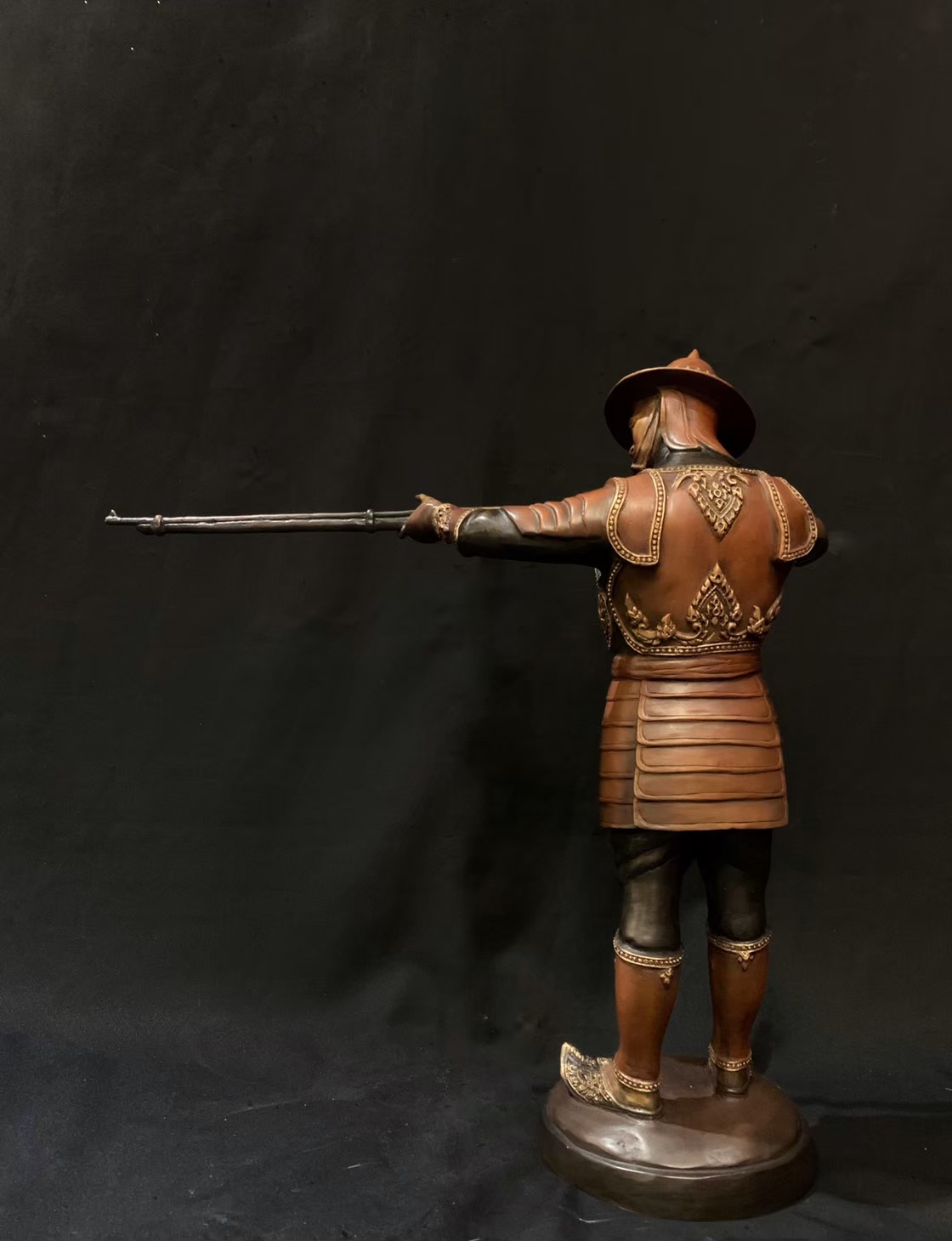 พระนเรศวรมหาราช ทรงพระแสงปืนต้น หน้าตัก 9 นิ้ว