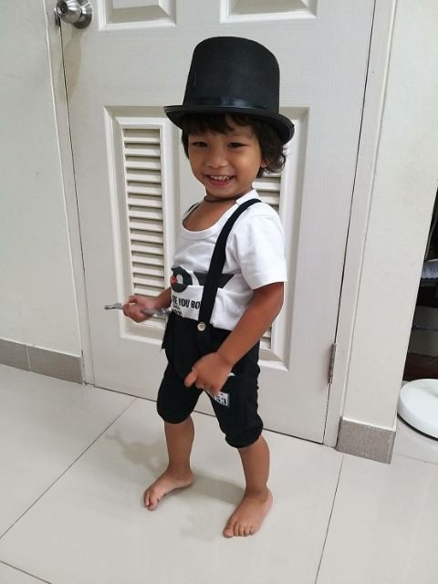 หมวกบรอดเวย์ หมวกมายากล หมวกแฟนซี ทรงสูงปีกเล็ก สีดำ