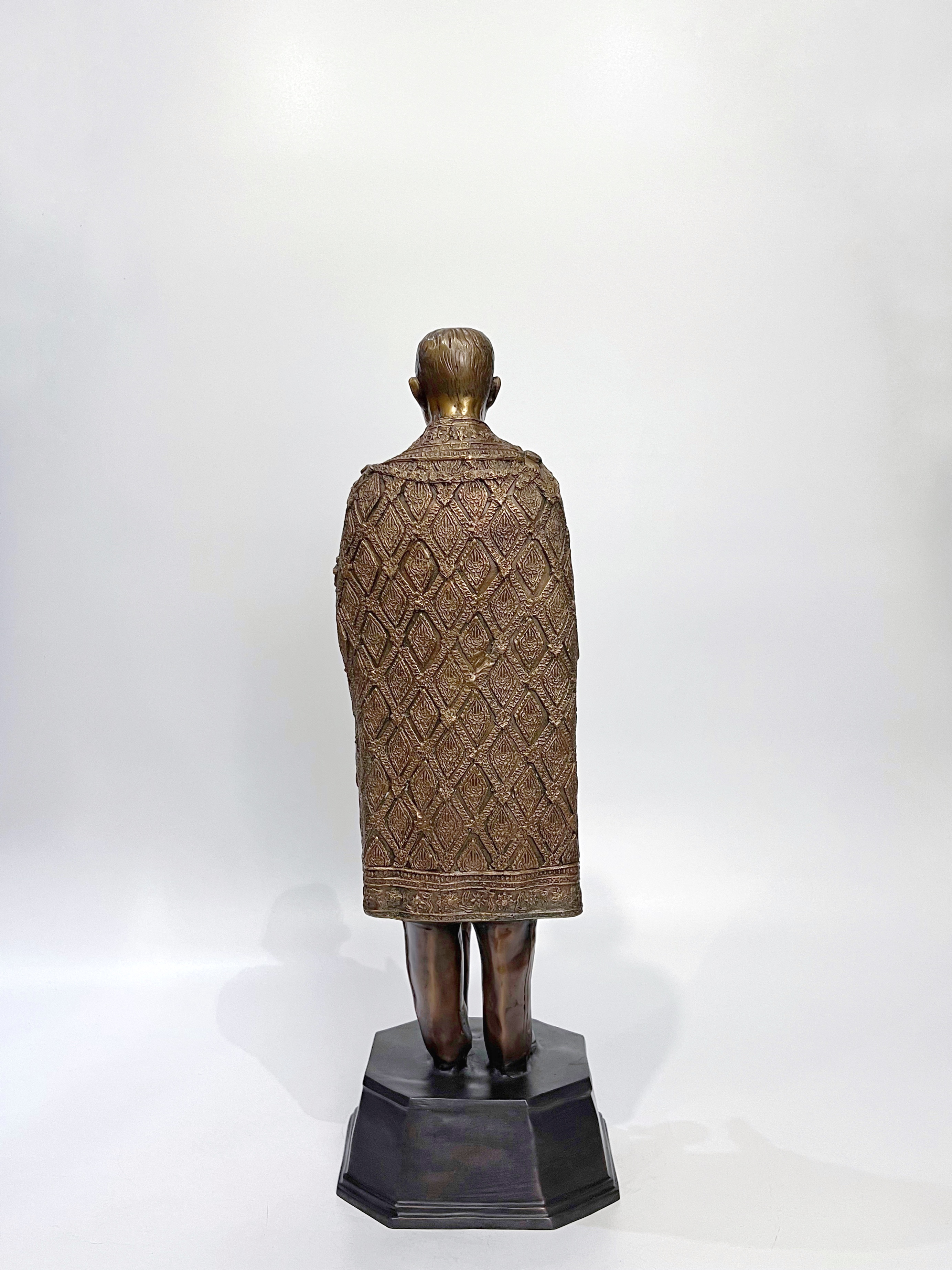 ประติมากรรมชุด 9 รัชกาล หน้าตัก 9 นิ้ว