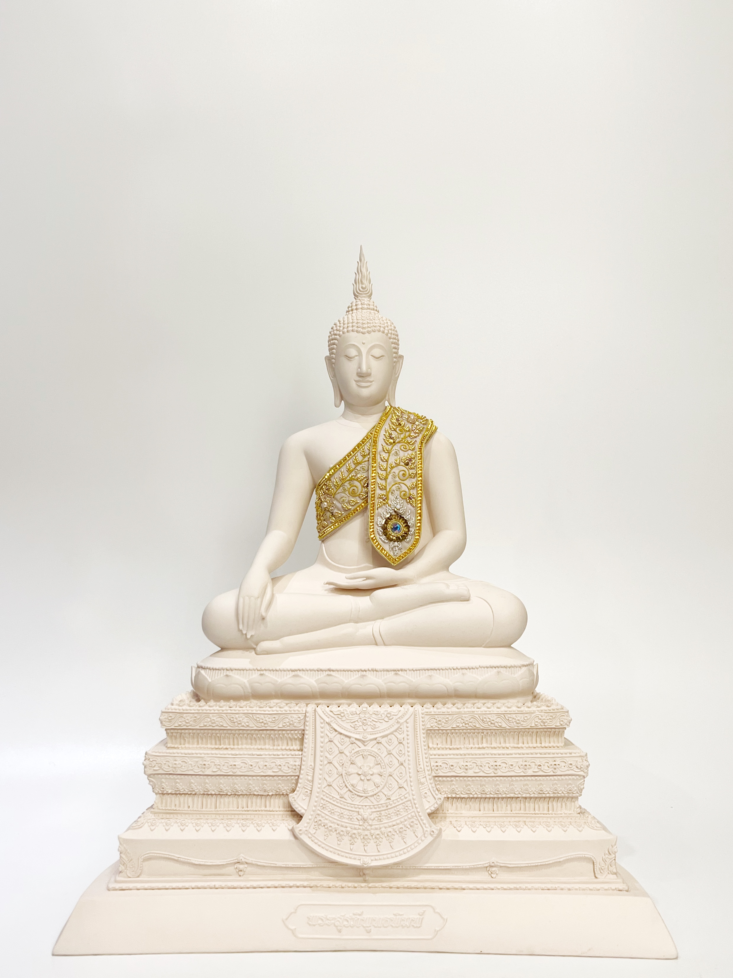 สังฆาฏิปักดิ้นทอง สำหรับพระพุทธรูปขนาดหน้าตัก 9 นิ้ว