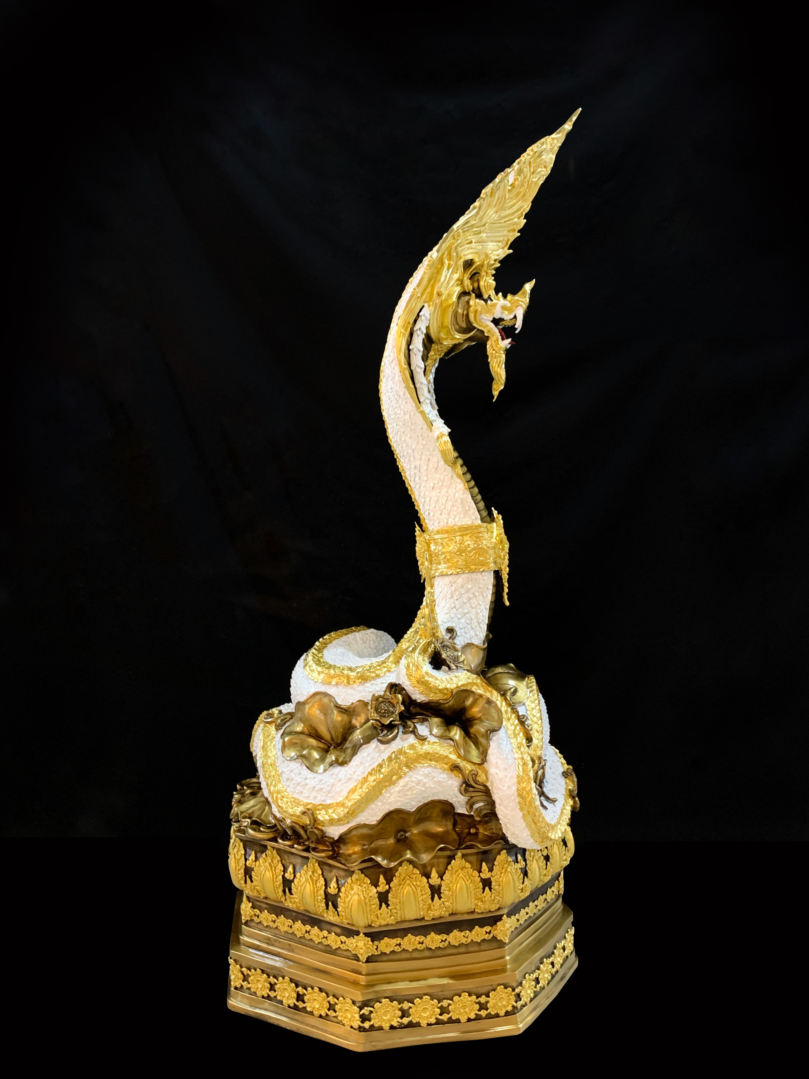 พญานาค สูง 149 cm.