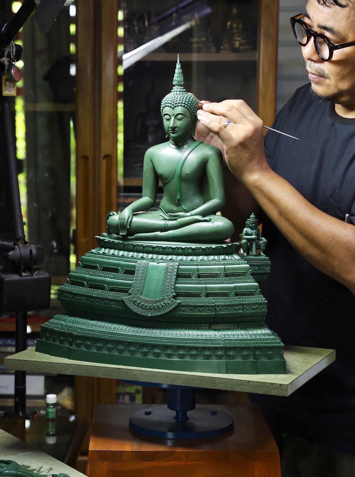 ปิด : ผลงาน องค์พระพุทธชินราช "ราชันย์สยาม"