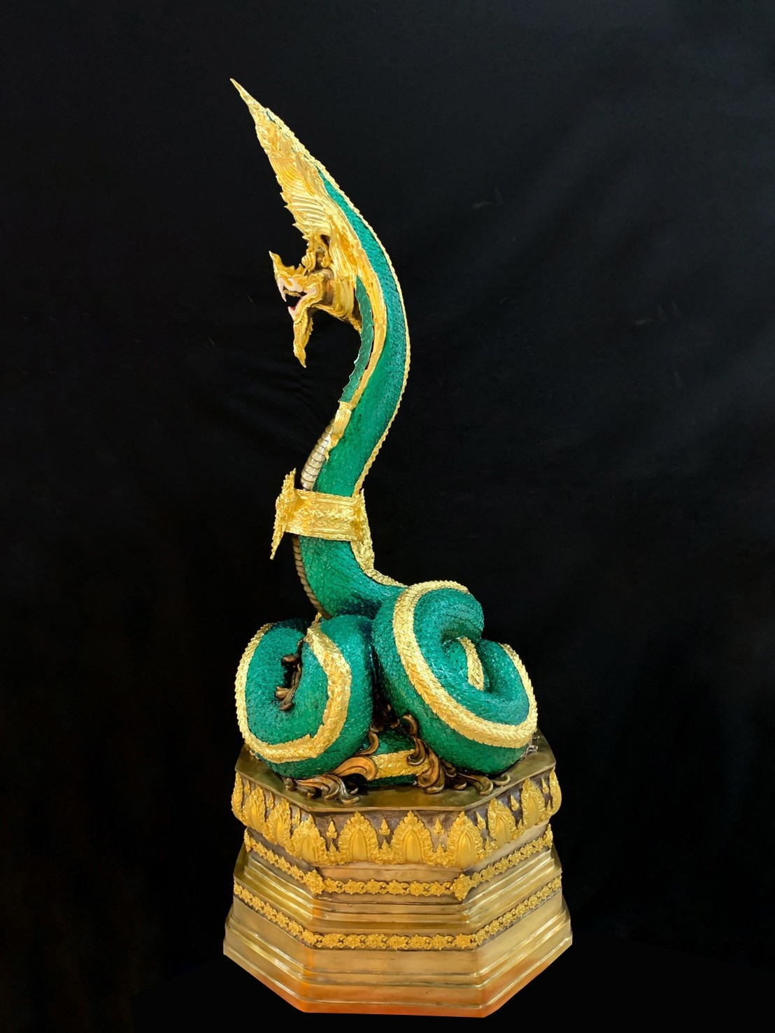 พญานาค สูง 159 cm.