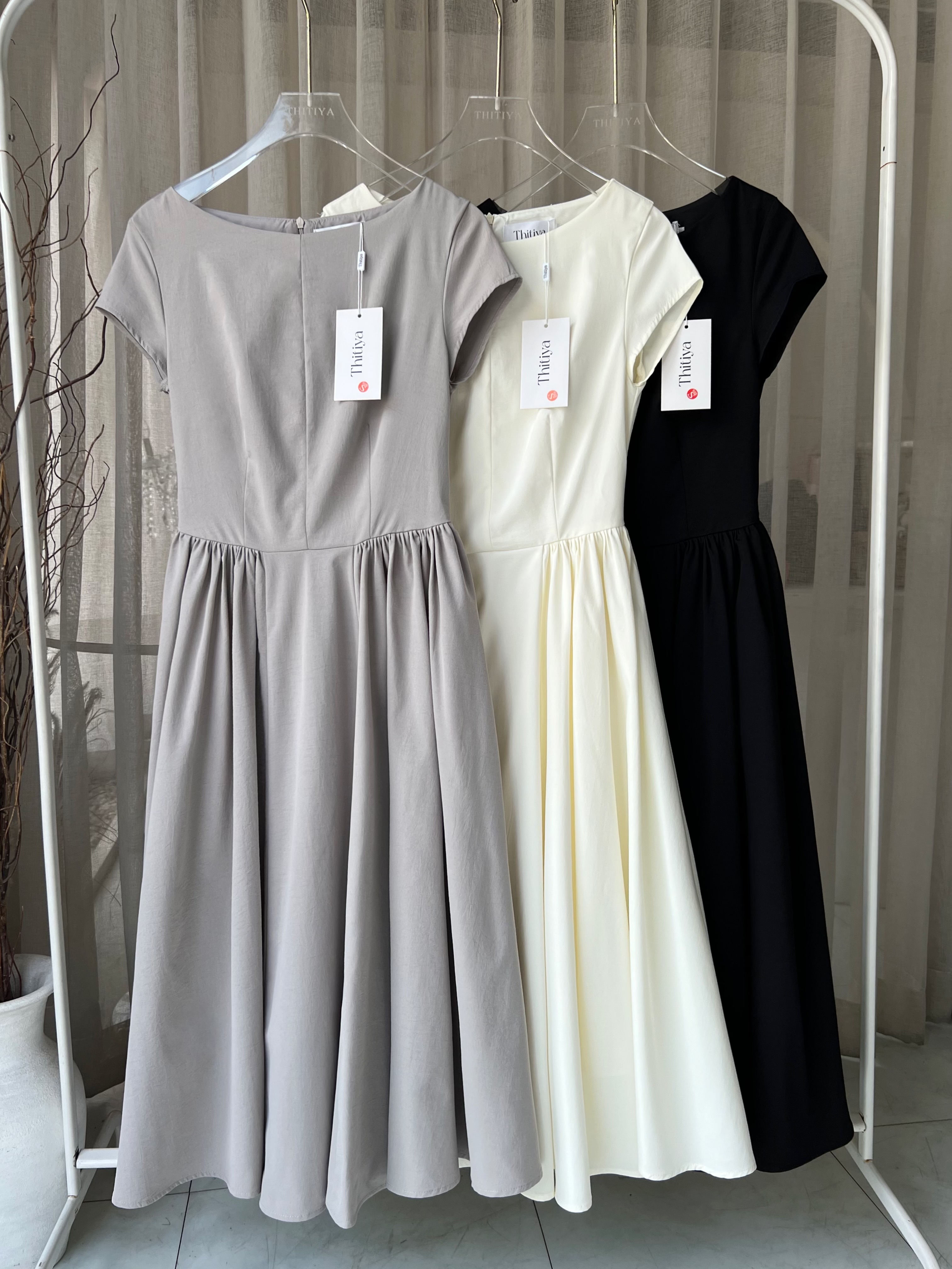 #5054 Iris Dress เดรสแขนเต่อ ทรงคอปาด ให้ลุคดูสวยแพงแบบเรียบหรู หุ่นสวย เนื้อผ้าฝ้ายผสมดีดลินิน