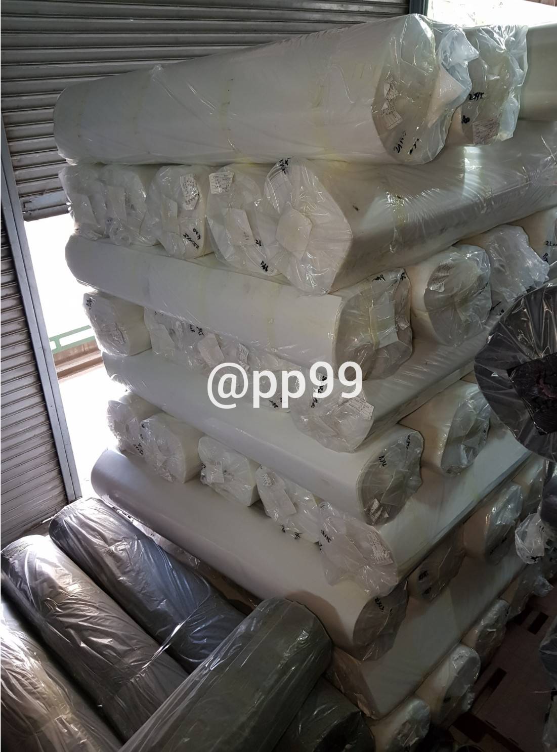 พรมอัดเรียบ สีขาว เป็นพรมปูพื้น สีพิเศษ กว้าง1.5m. พรมอัดแบ่งขาย 250 บาท/เมตร