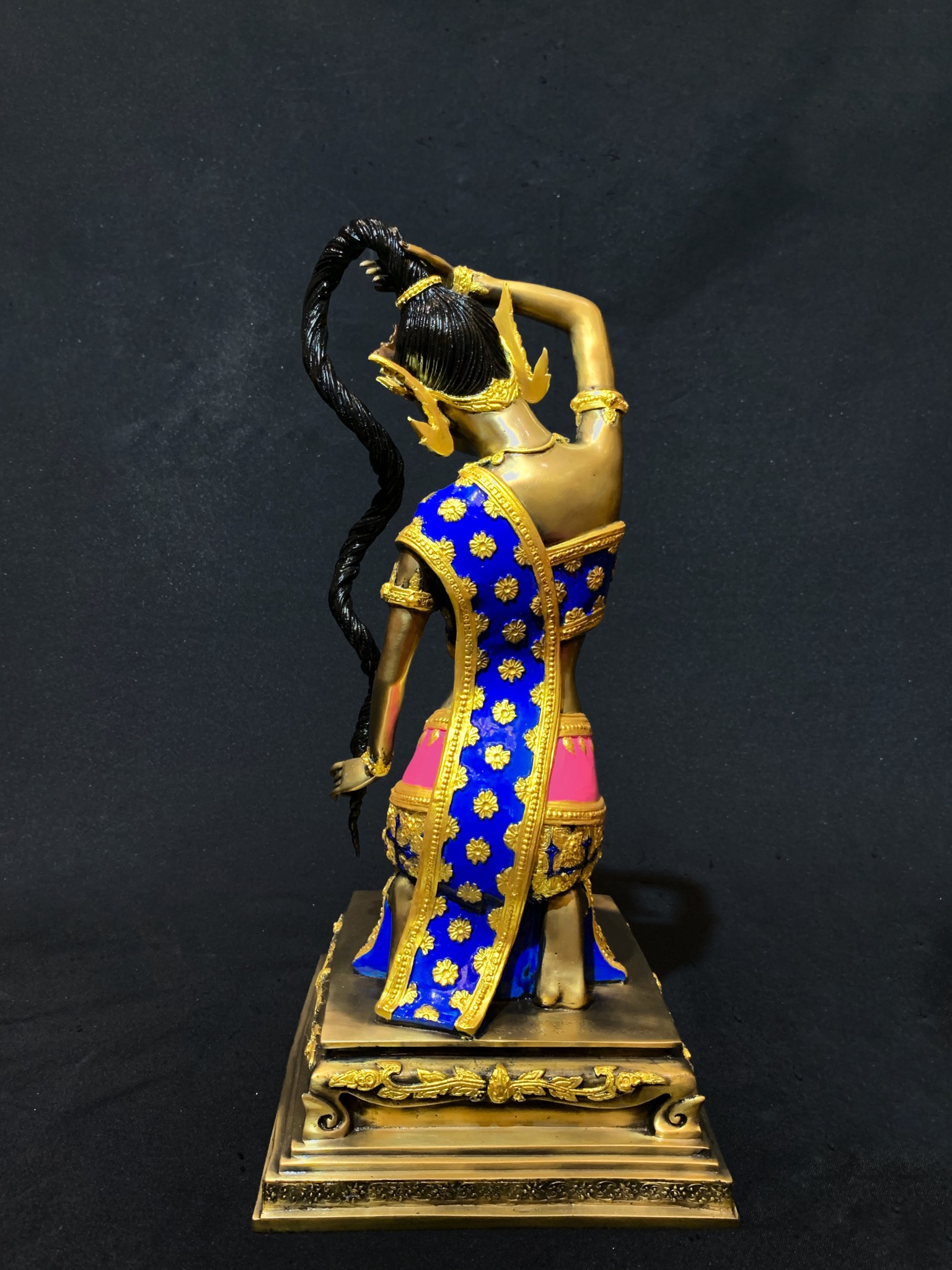 พระแม่ธรณีบีบมวยผม หน้าตัก 9 นิ้ว