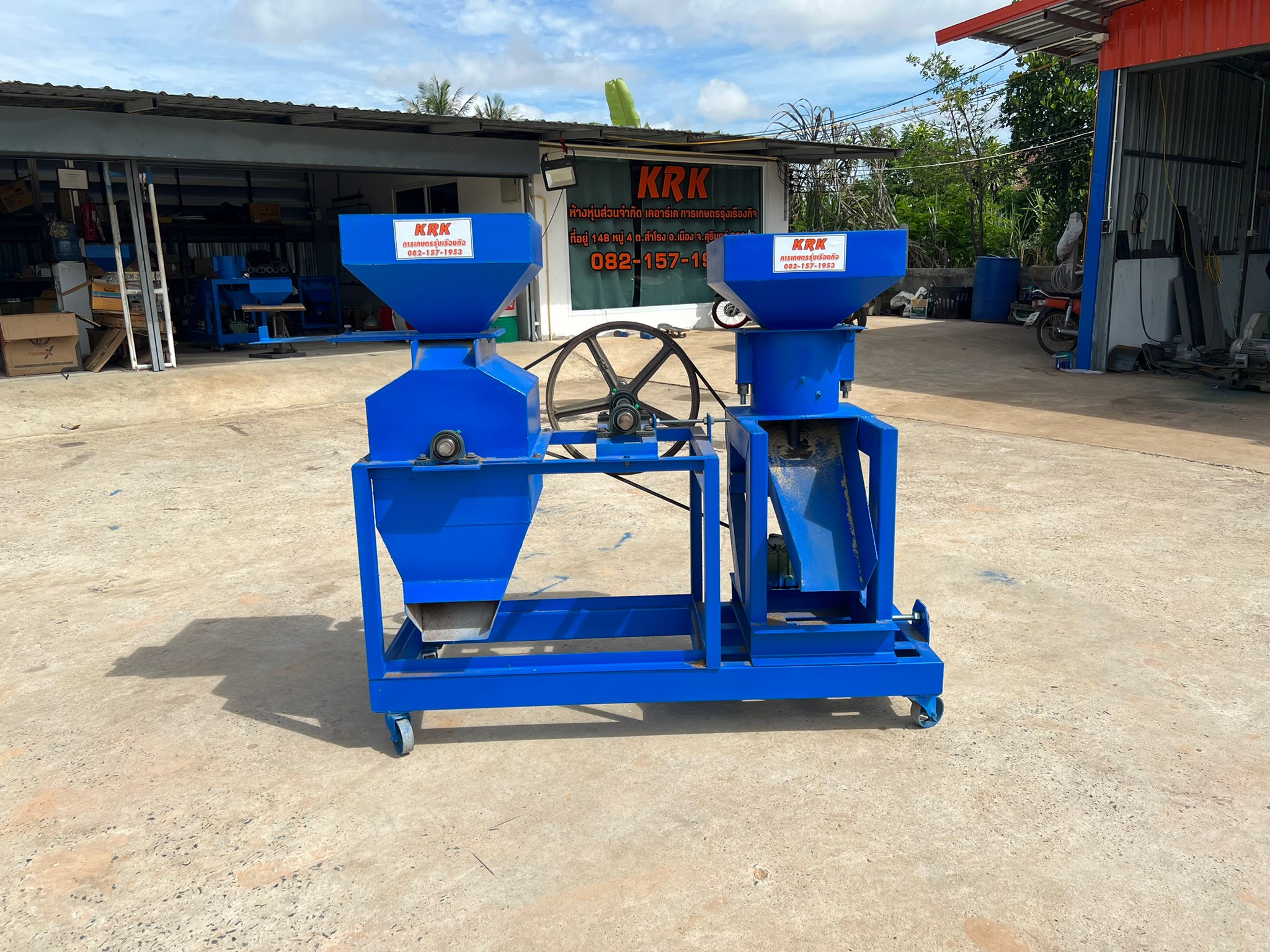 เครื่องอัดเม็ดและเครื่องตีป่น 2หัว เเบบติดรถไถนั่งขับPTO