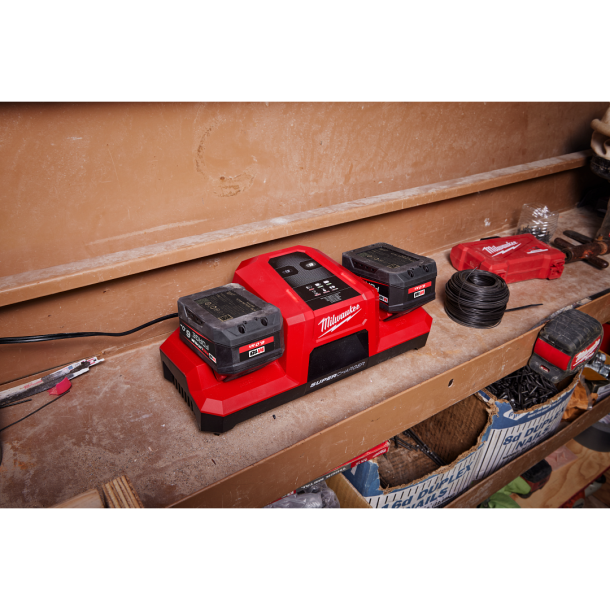 MILWAUKEE M18 DBSC แท่นชาร์จแบตแบตเตอรี่ 18 โวลต์ แบบซุปเปอร์ชาร์จเจอร์ 2 ช่อง