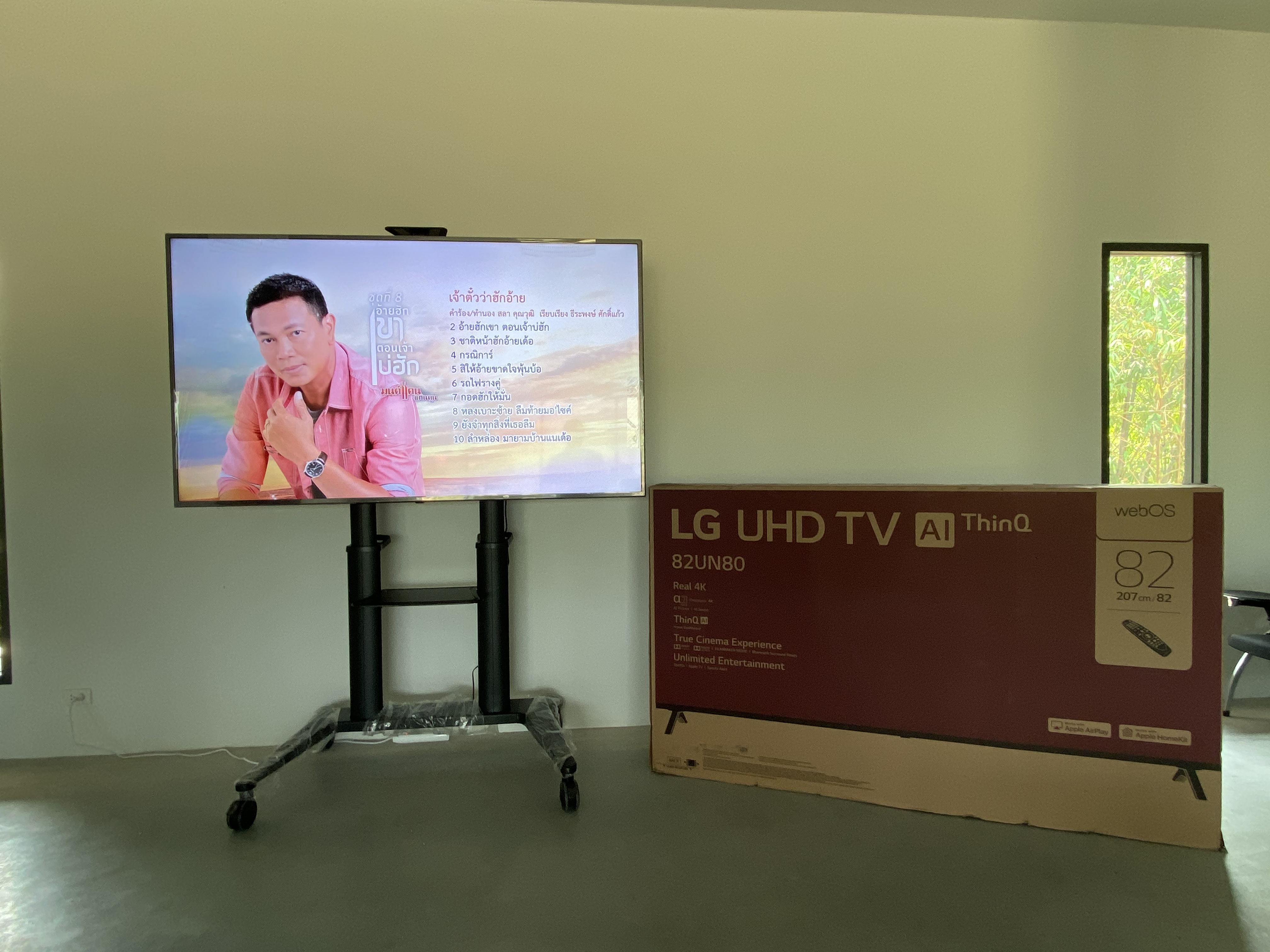 JMTVSTAND MT-F9300 ขาตั้งพื้นทีวีมีล้อเลื่อนTV Stand วัสดุ Aluminium อลูมิเนียม{สีดำ} แข็งแรง สวยหรู ทรงทันสมัย รองรับทีวี 70"-120"นิ้ว{รับประกัน 3 ปี }0964746498