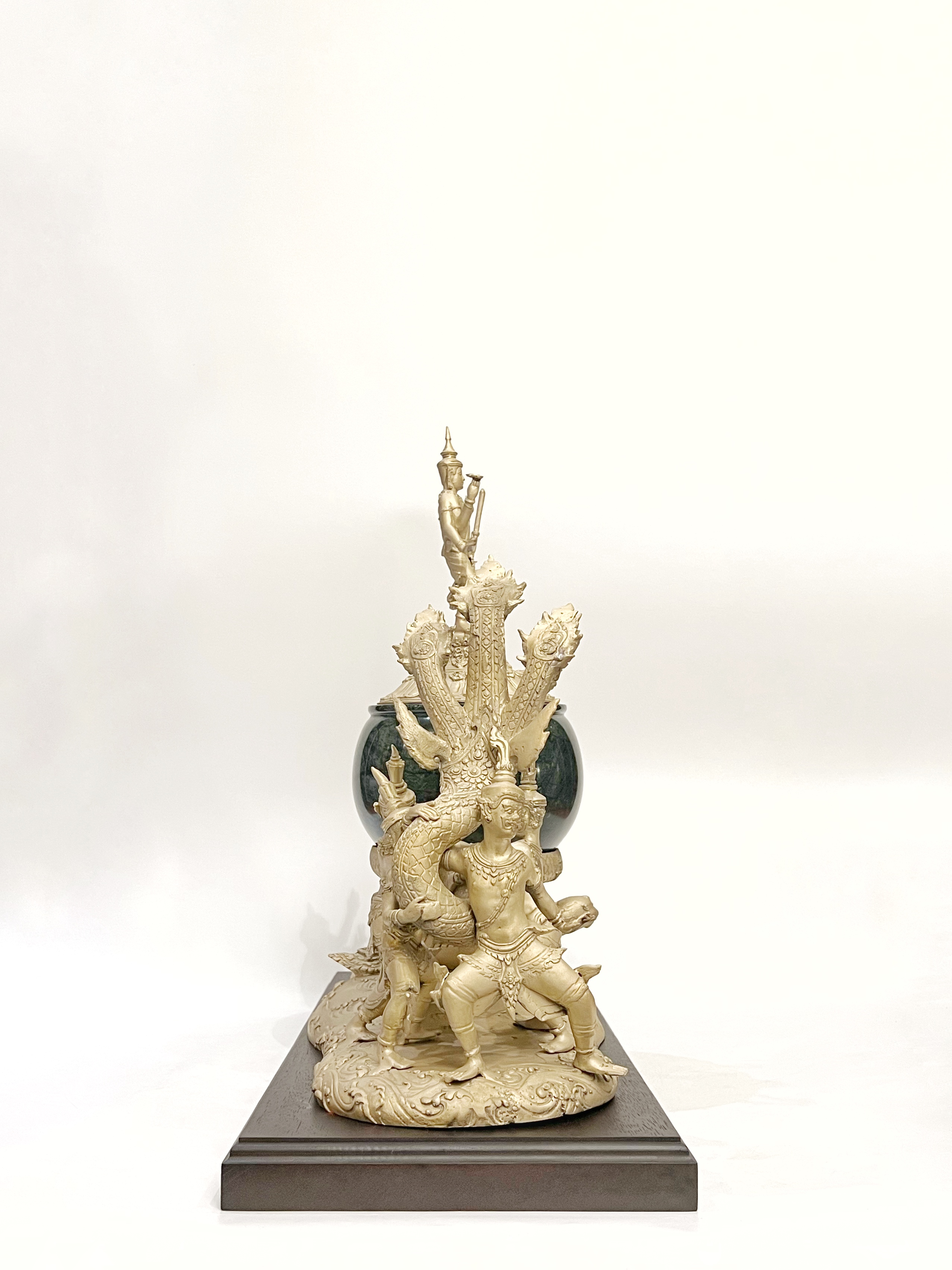 ครอบน้ำอมฤต พระนารายณ์กวนเกษียรสมุทร พร้อมฐานไม้มะค่า