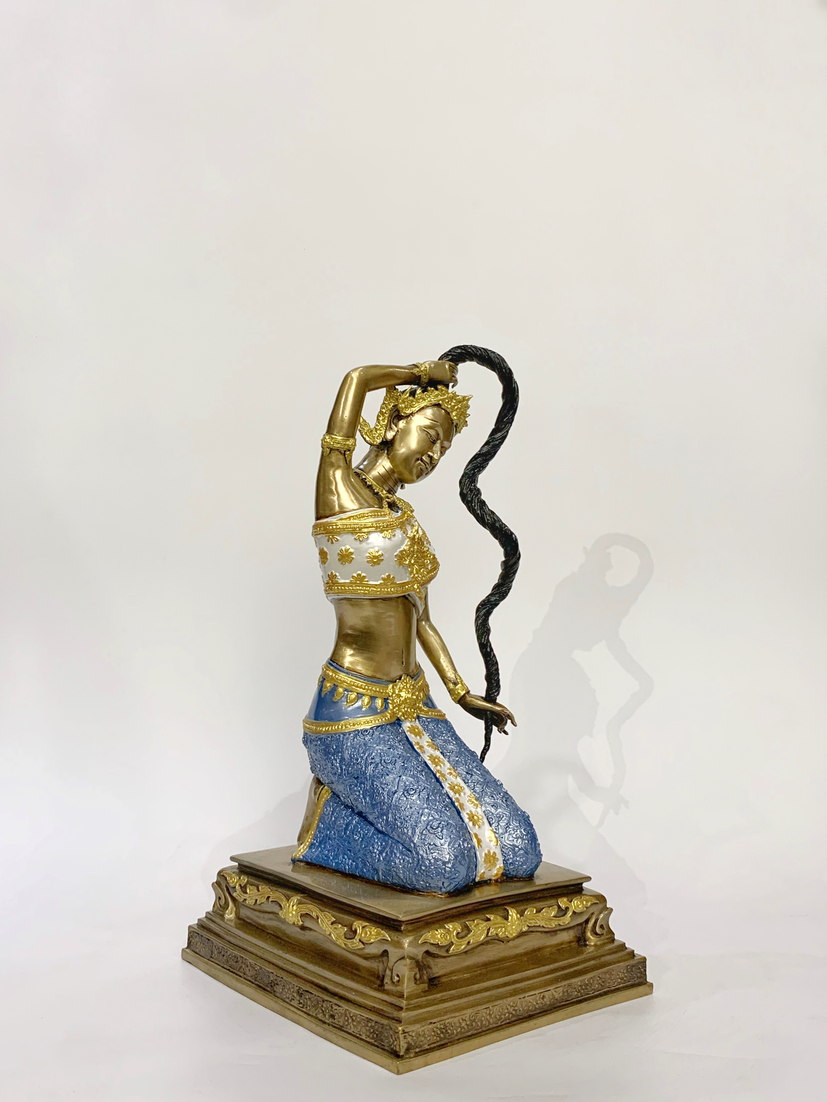 พระแม่ธรณีบีบมวยผม หน้าตัก 9 นิ้ว