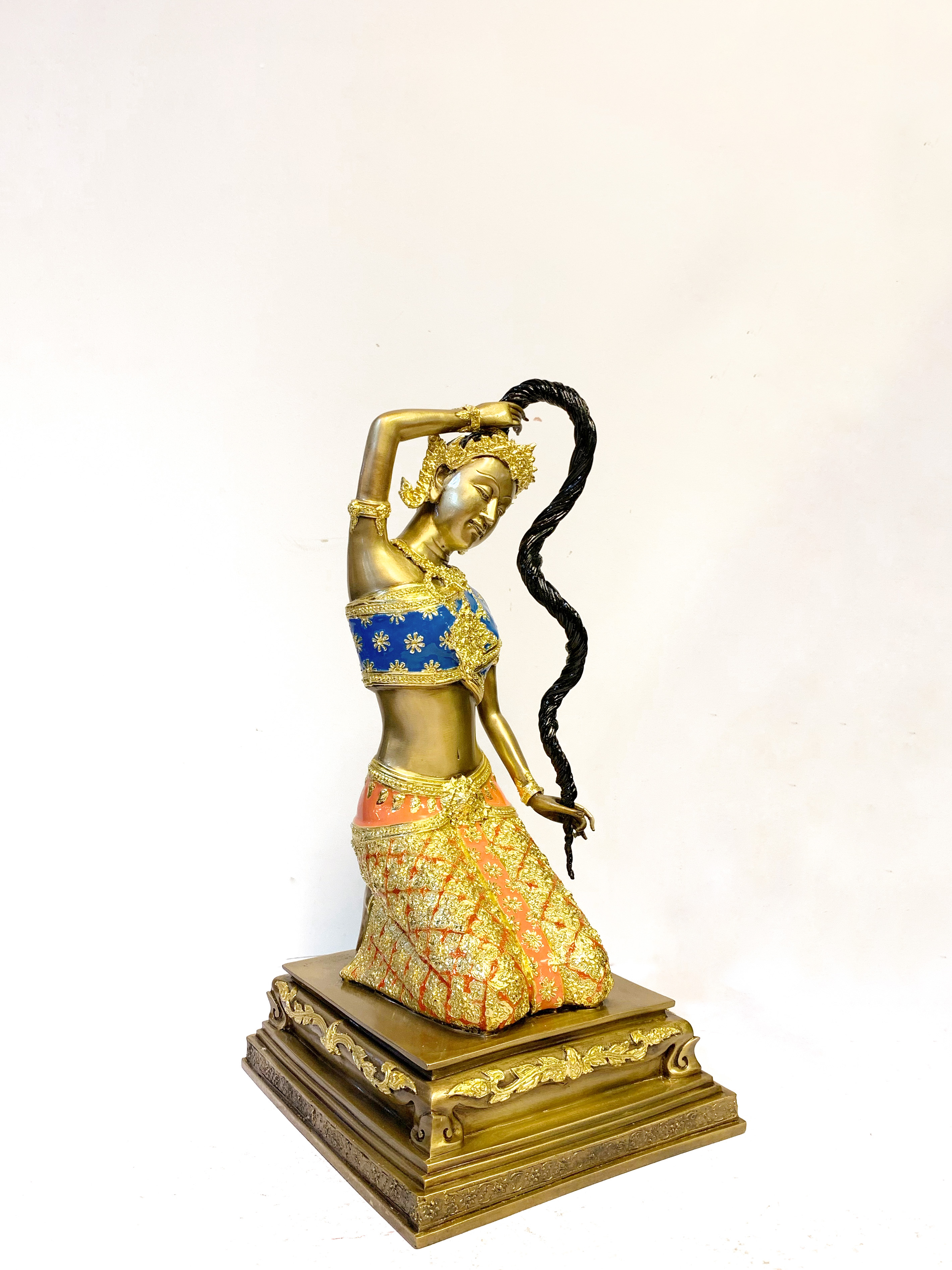 พระแม่ธรณีบีบมวยผม หน้าตัก 9 นิ้ว