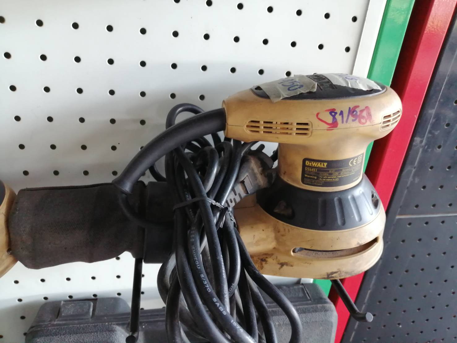 เครื่องขัดกระดาษทราย DEWALT