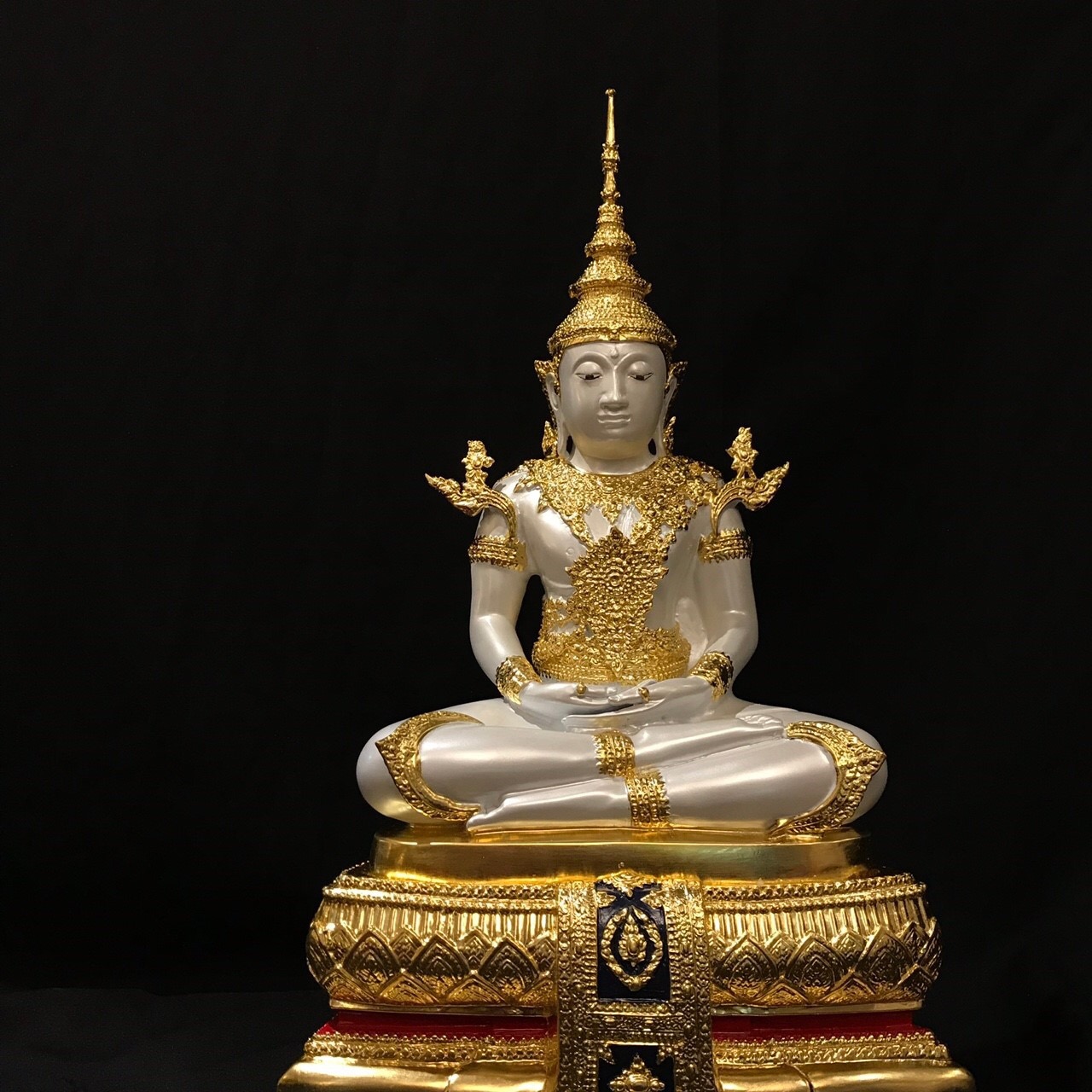 พระแก้วมรกต ทรงเครื่องฤดูร้อน หน้าตัก 9 นิ้ว
