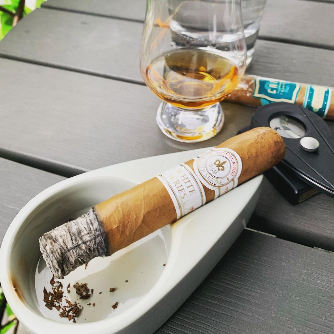 montecristo white series '5x52"