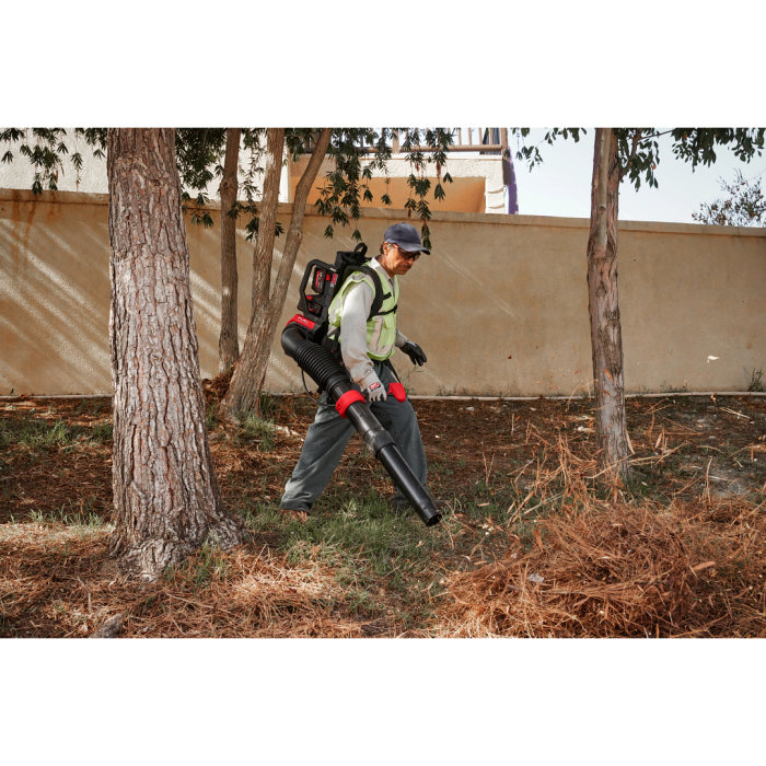 MILWAUKEE M18 F2BPB-0 เครื่องเป่าใบไม้สะพายหลัง ระบบแบตเตอรี่คู่ พร้อมเครื่องชาร์จและแบตเตอรี่ 18V@5.0AH x 2 ก้อน