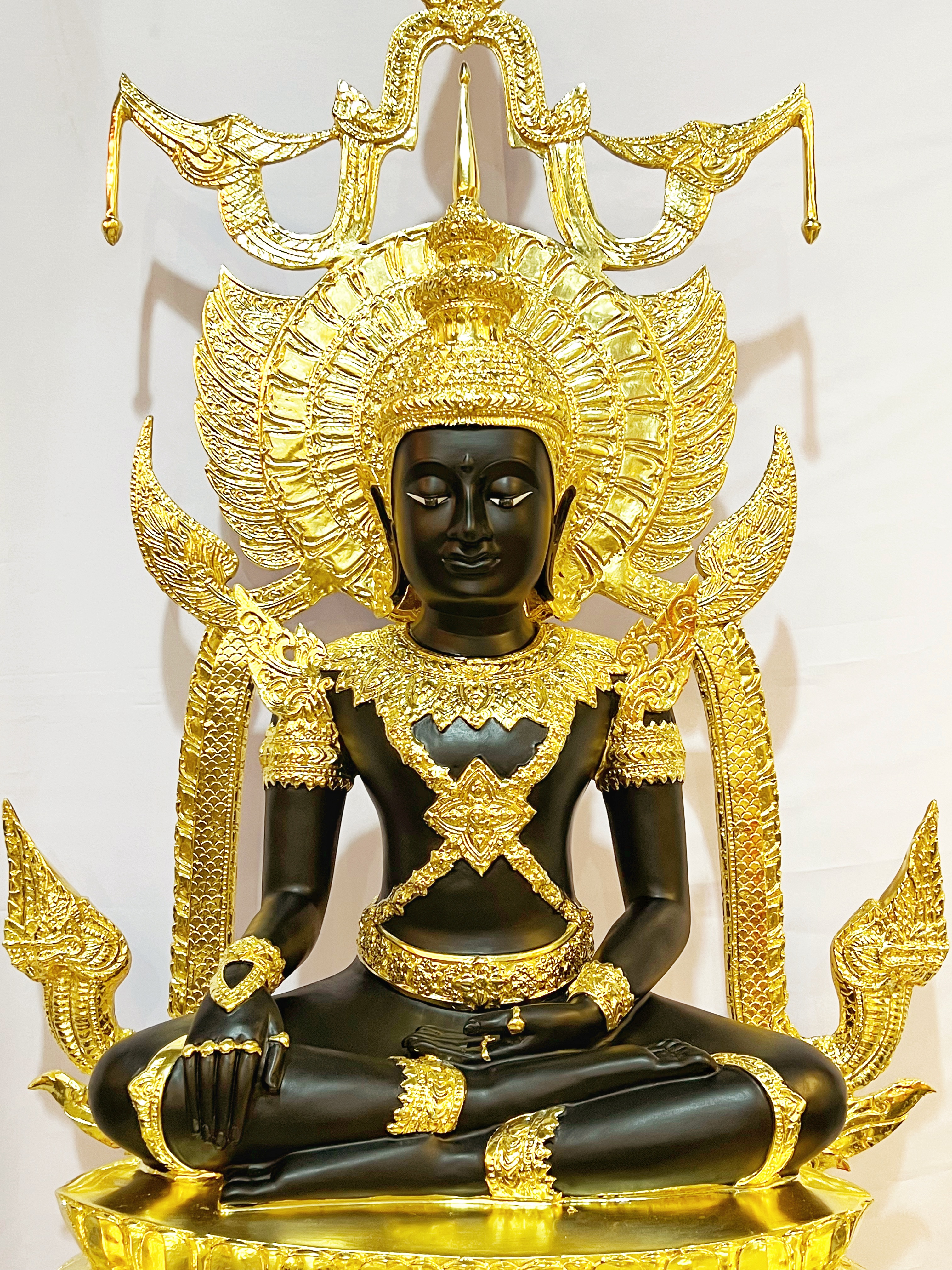 สมเด็จองค์ปฐม หน้าตัก 16 นิ้ว