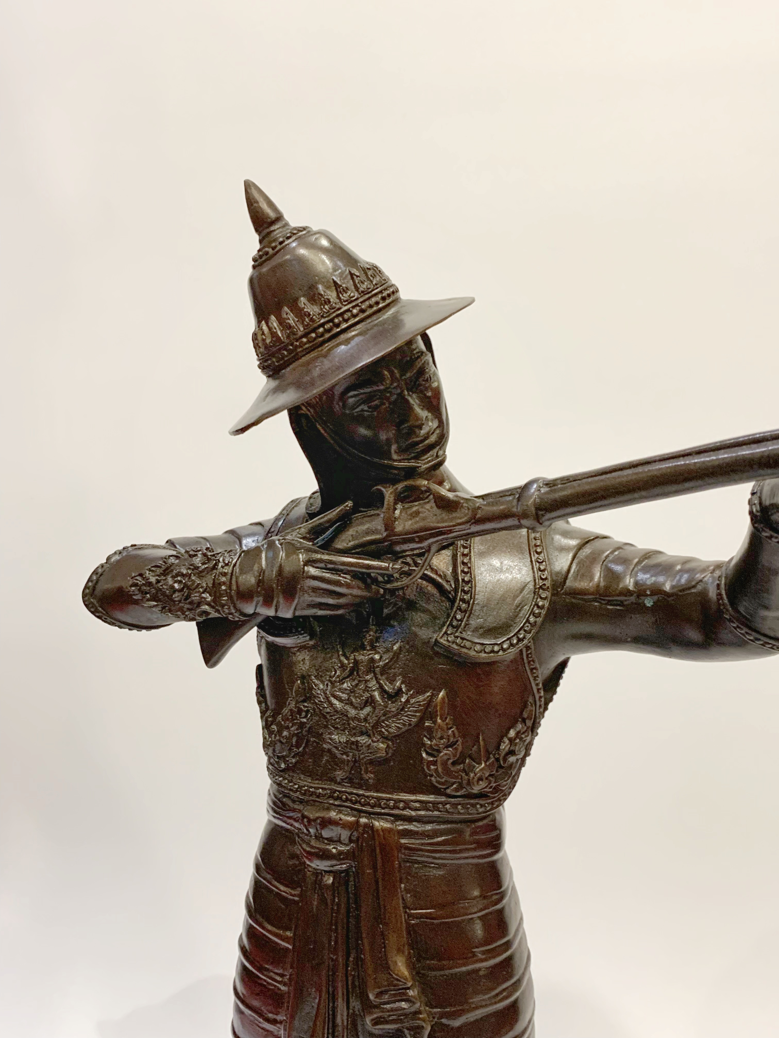 พระนเรศวรมหาราช ทรงพระแสงปืนต้น หน้าตัก 9 นิ้ว