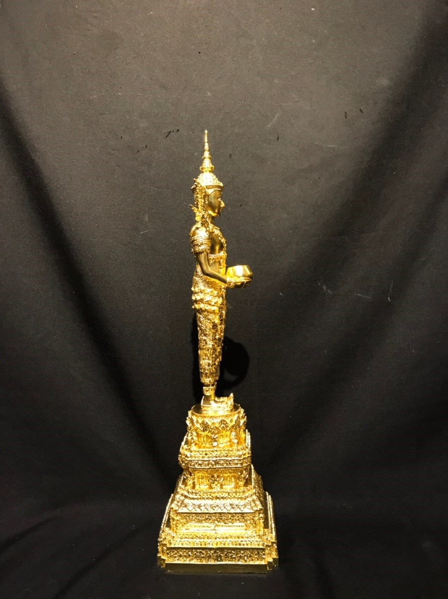 พระพุทธรูปปางอุ้มบาตร ทรงเครื่องจักพรรดิ์ หน้าตัก 5 นิ้ว