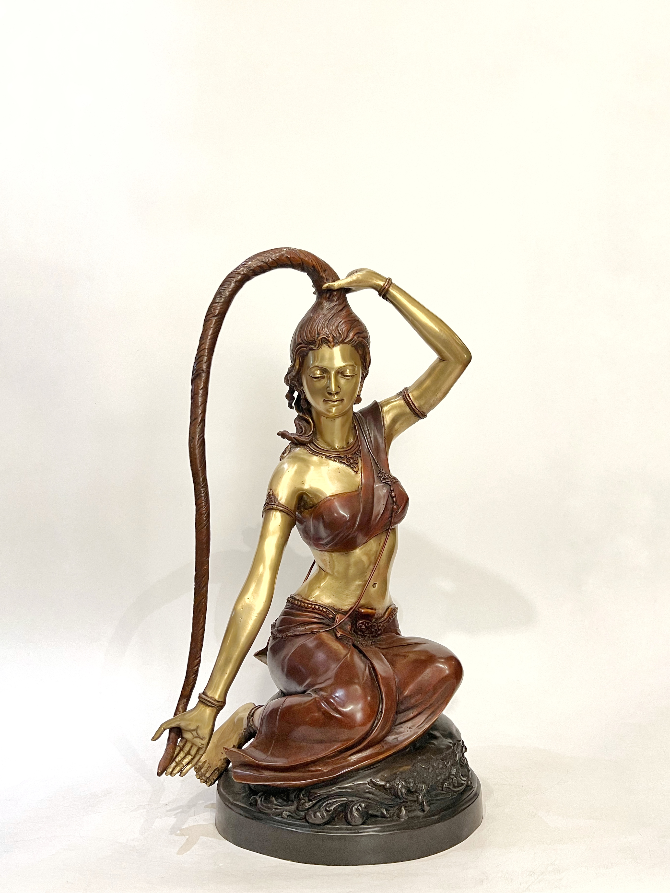 พระแม่ธรณีบีบมวยผม หน้าตัก 12 นิ้ว