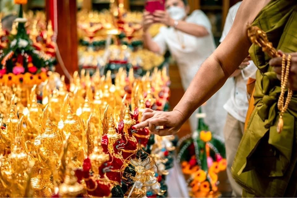 พญาครุฑ องค์บูชา รุ่น มหาเศรษฐี สูง 8 นิ้ว (ขนาดกลาง) พร้อมฐานมะค่า