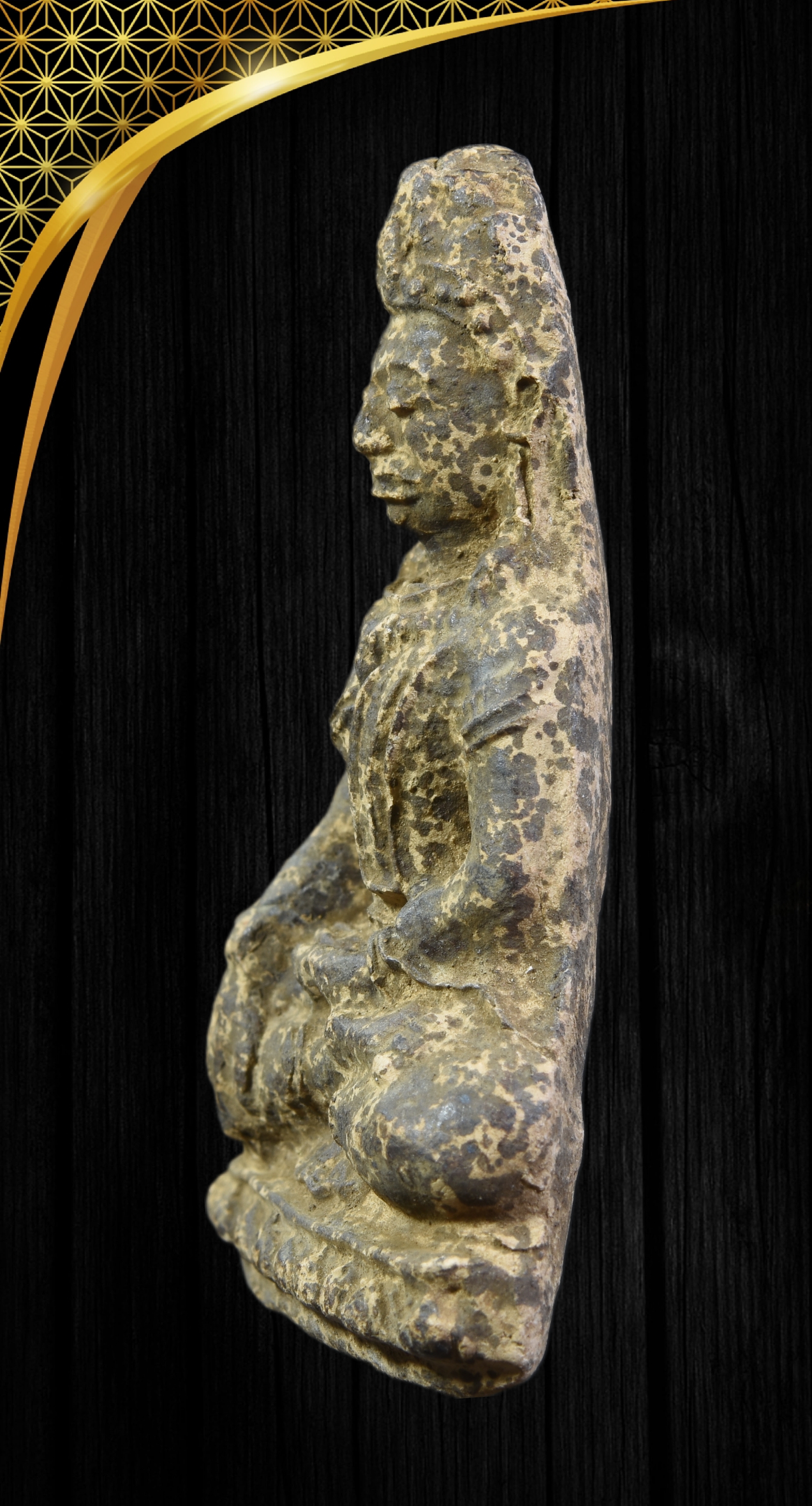 พระเทริดขนนก เนื้อดิน