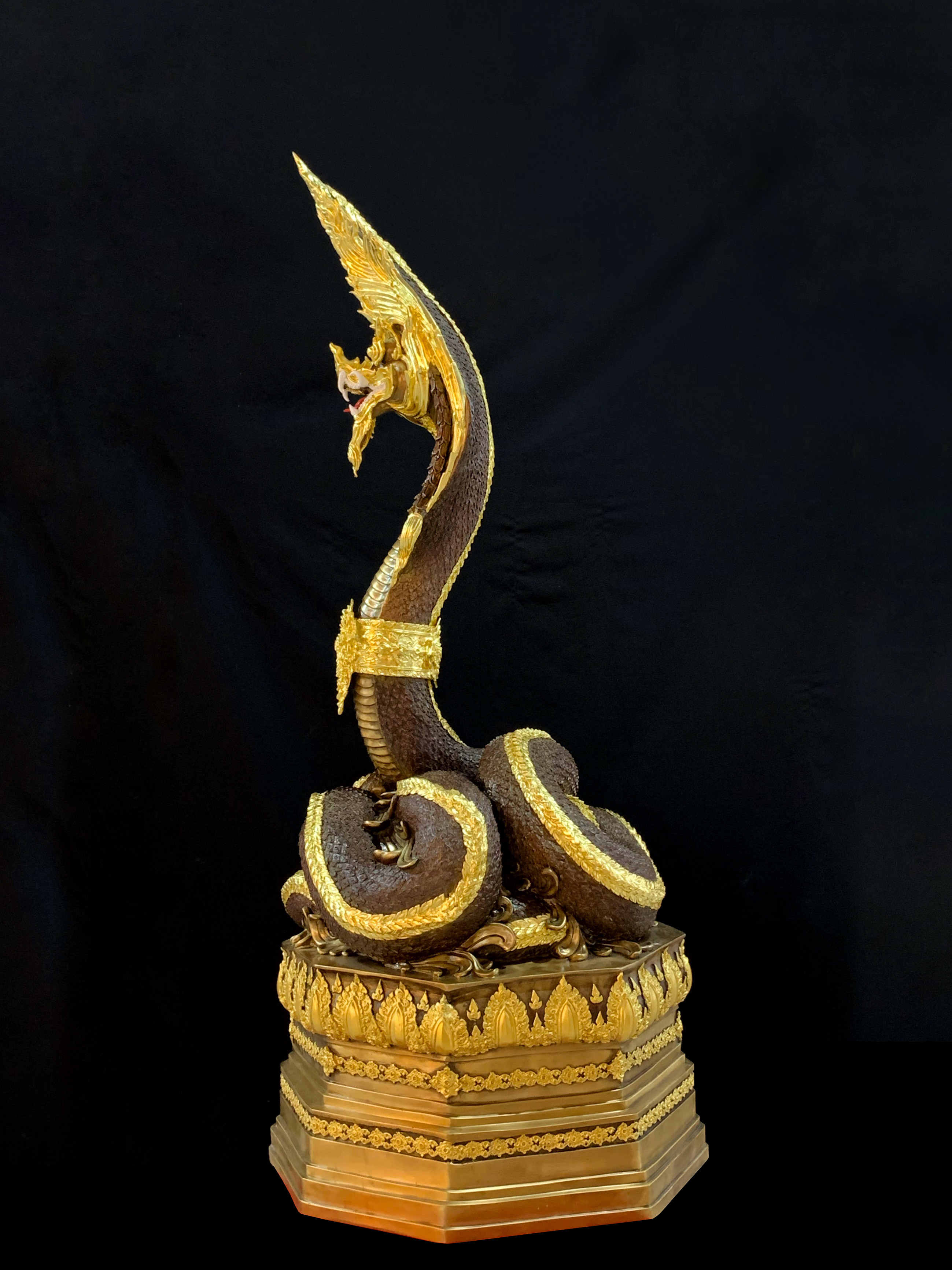 พญานาค สูง 159 cm.