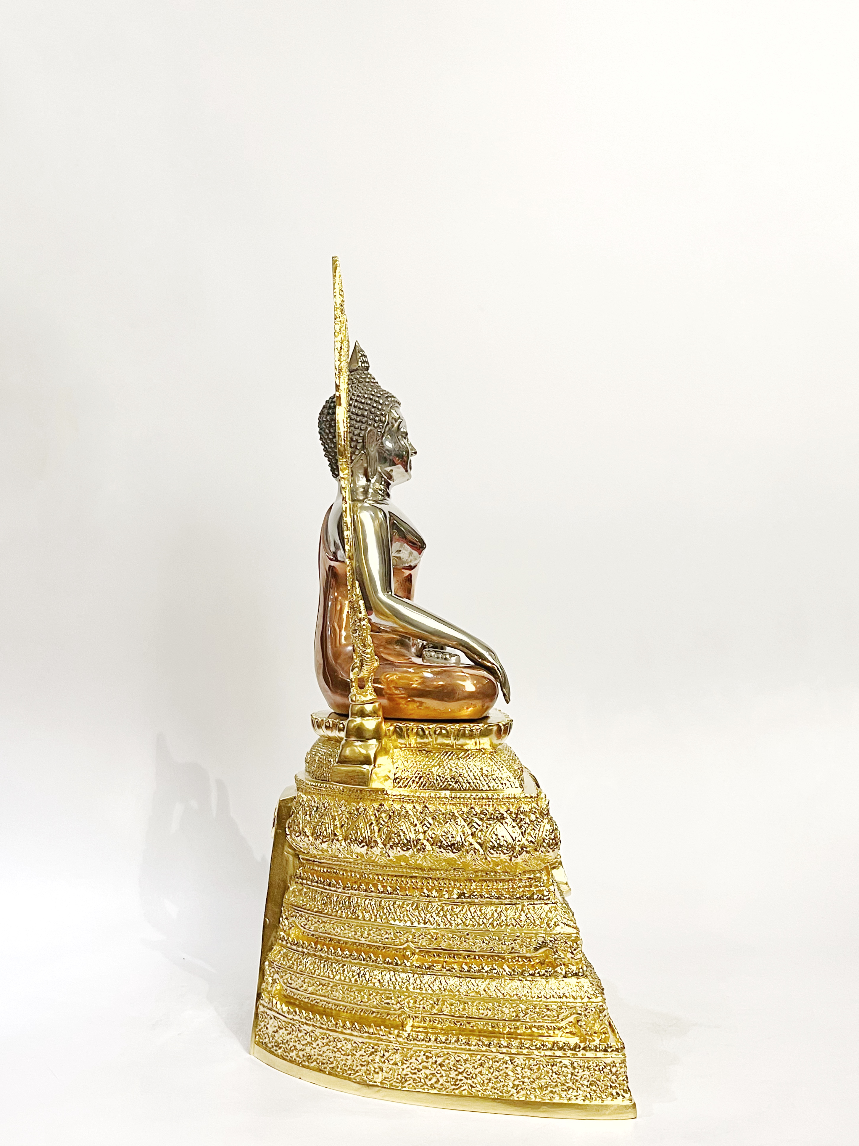 หลวงพ่อเพชร หน้าตัก 9 นิ้ว