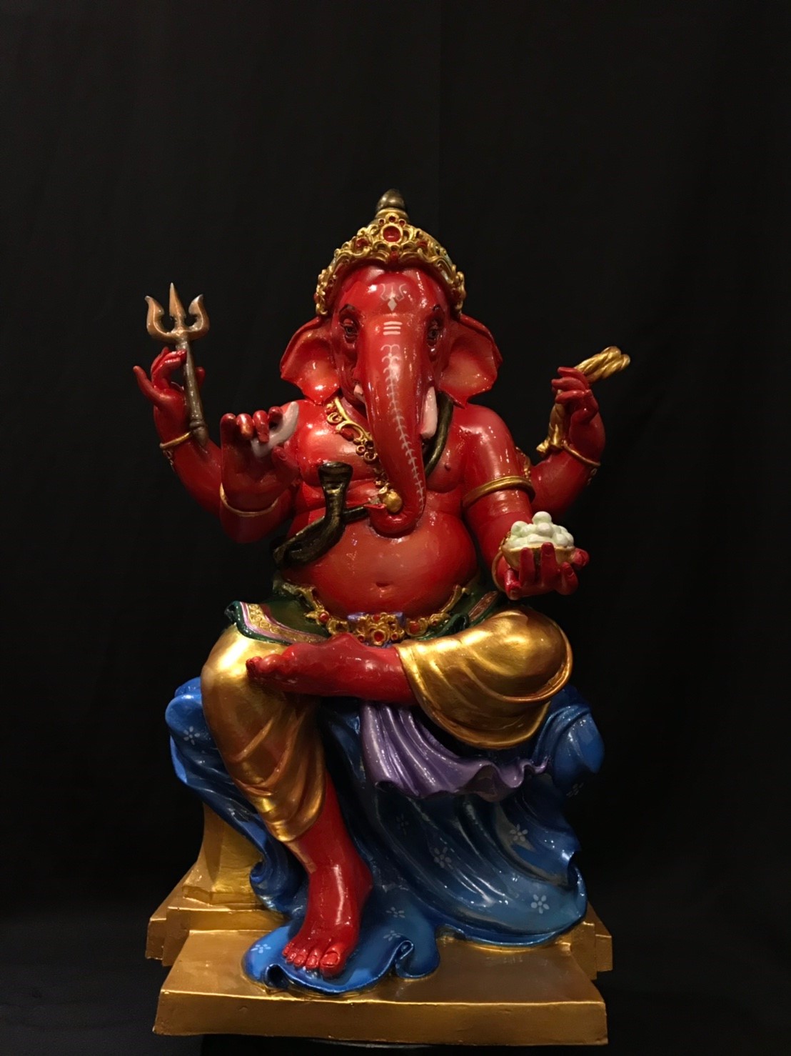 พระพิฆเนศนั่งบัลลังก์