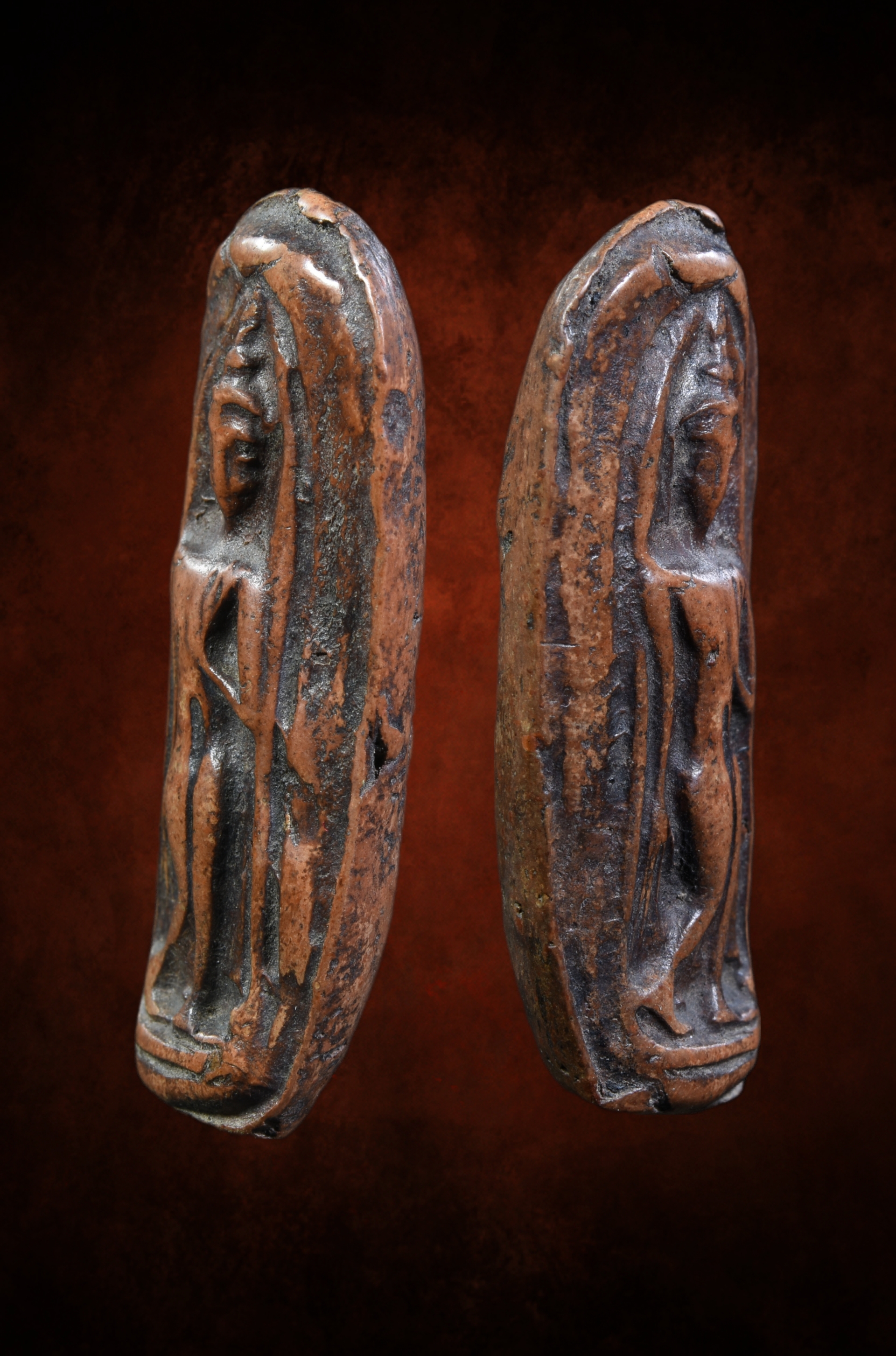 พระลีลาเม็ดขนุน