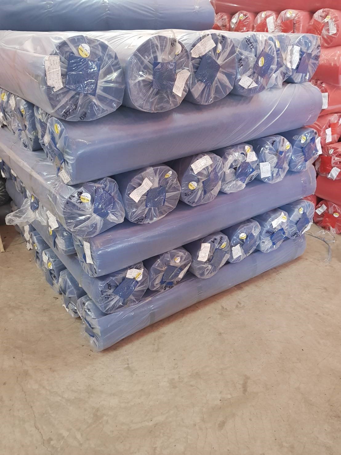 พรมอัดเรียบ สีน้ำเงินสด เป็นพรมปูพื้นราคาถูก กว้าง 1.5เมตร ราคาพรมแบ่งขาย 199บาท/ เมตร