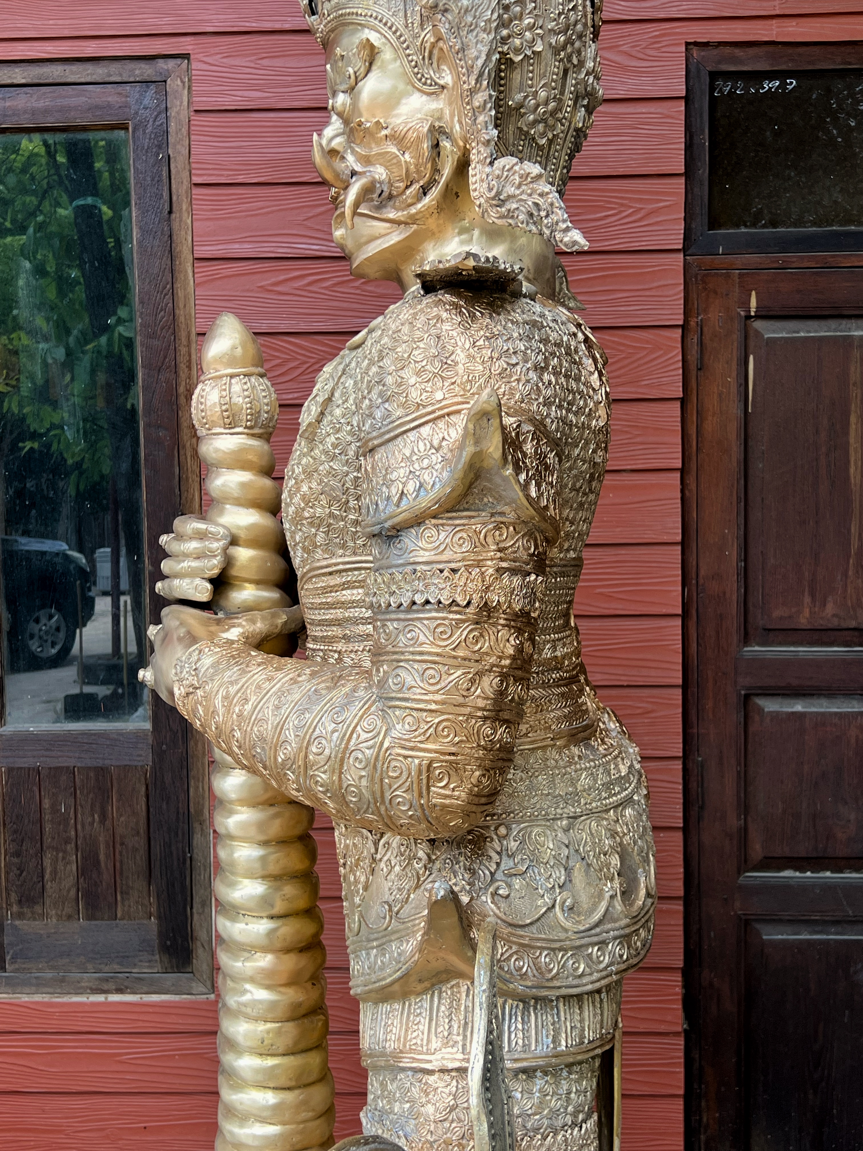 ท้าวเวสสุวรรณ ขนาดสูง 2.35 เมตร