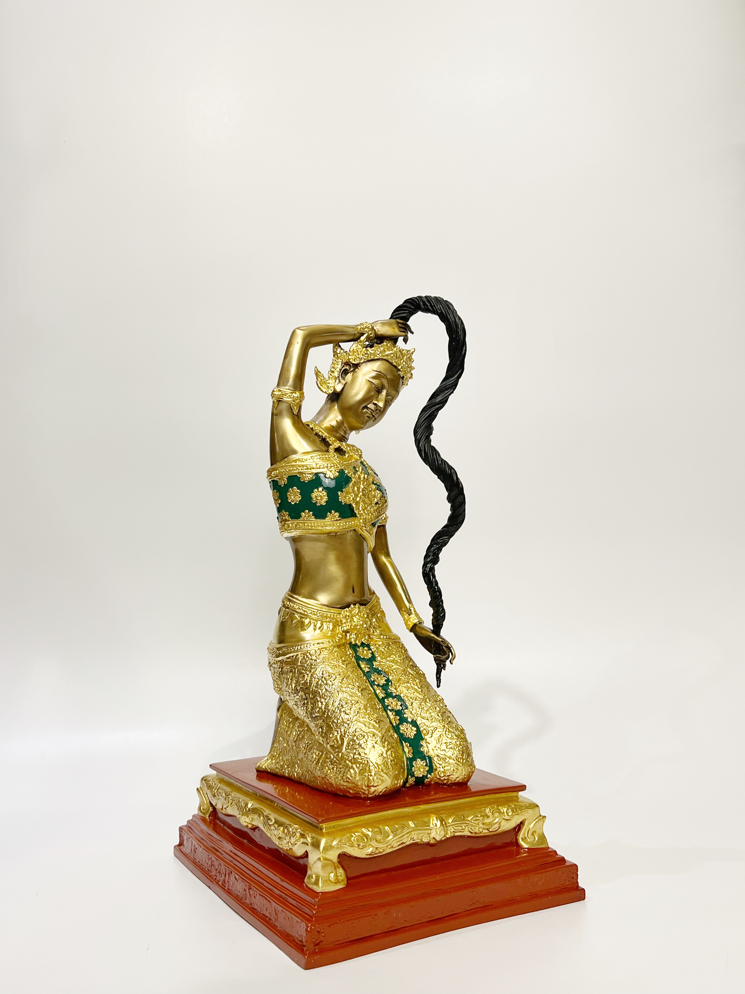 พระแม่ธรณีบีบมวยผม หน้าตัก 9 นิ้ว