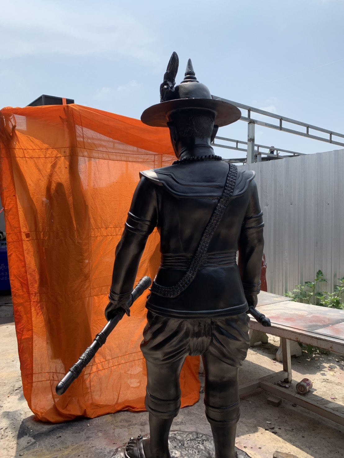 สมเด็จพระเจ้าตากสินมหาราช สูง 186 cm