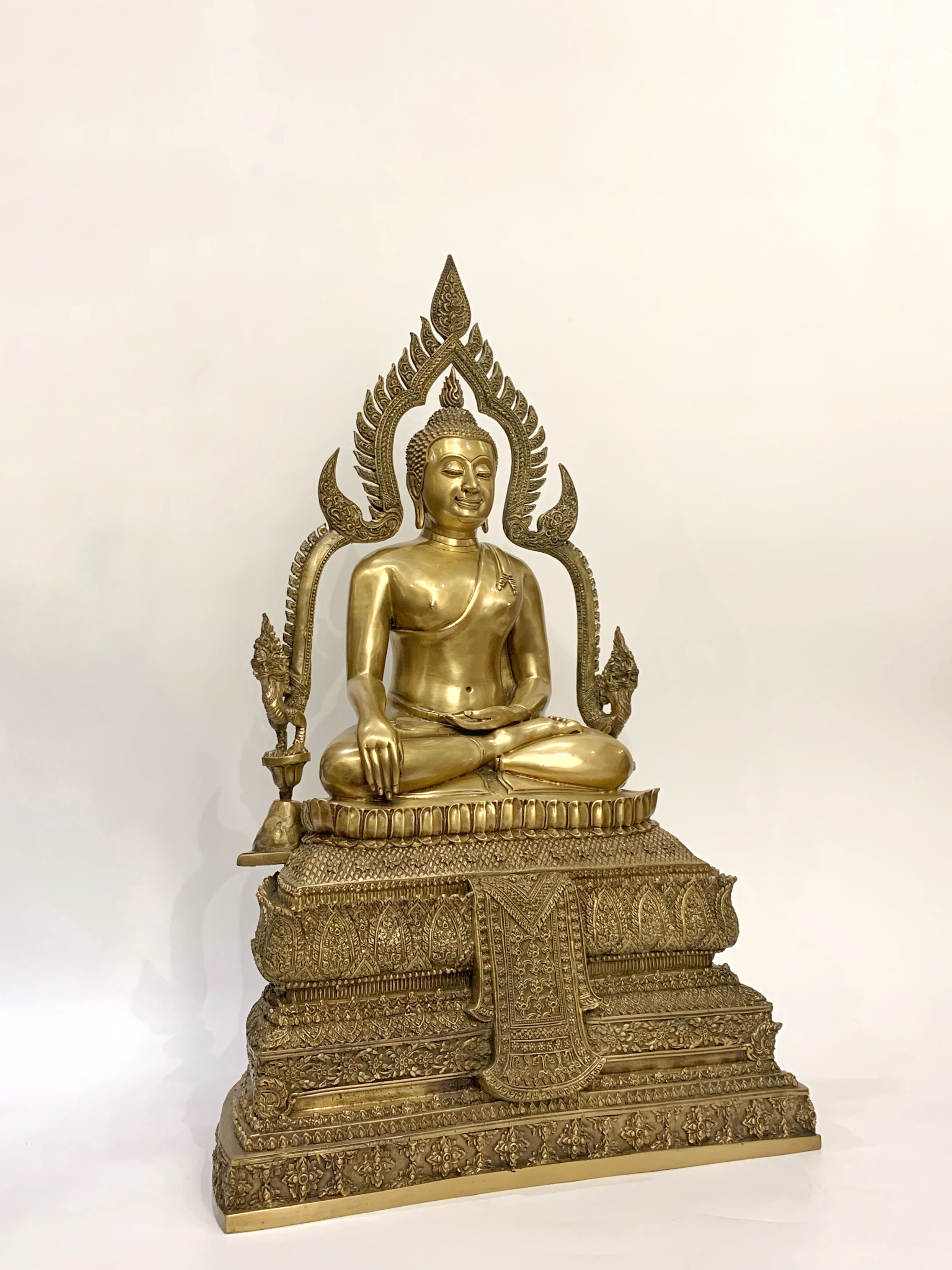 หลวงพ่อเพชร หน้าตัก 9 นิ้ว