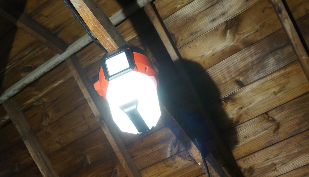 MILWAUKEE รุ่น M18 TAL-501 ไฟส่องพื้นที่ 360 องศา และส่องแสงกระจาย 90 องศาแรงดัน 18 โวลท์ พร้อมแท่นชาร์จและแบต 5.0AH x 1 ก้อน