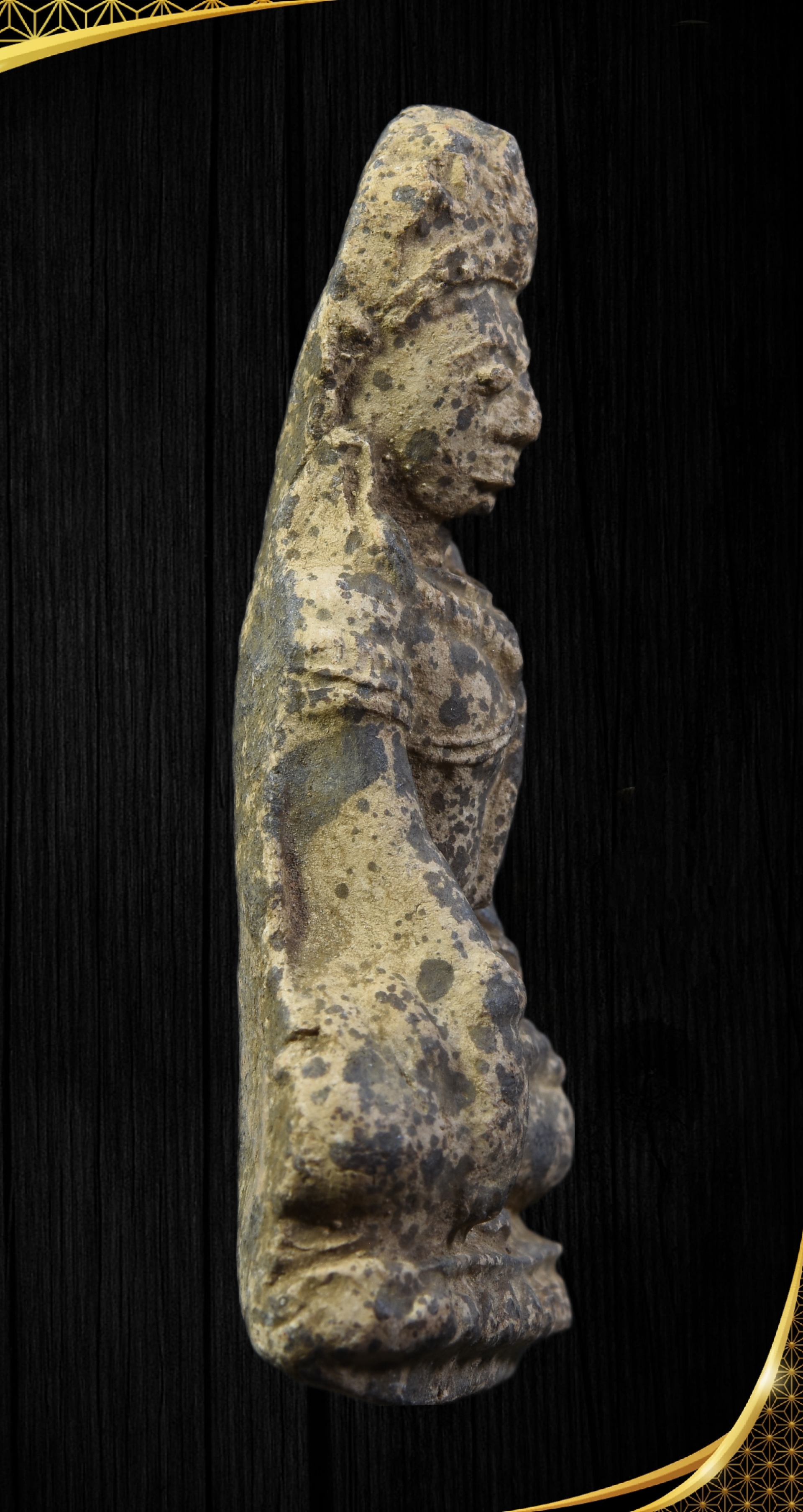 พระเทริดขนนก เนื้อดิน