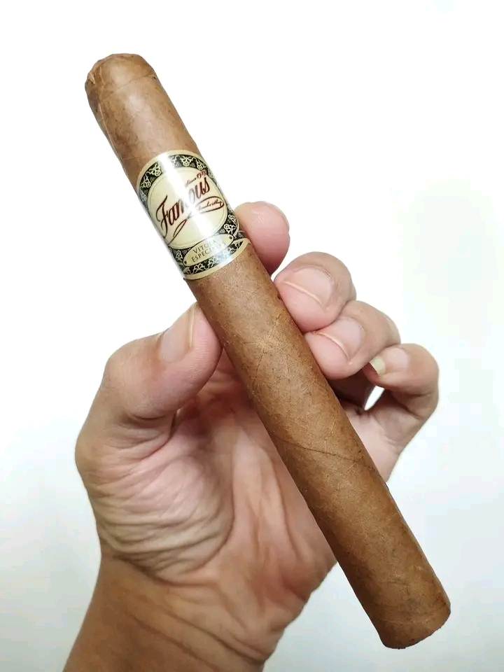 Famous – Vitolas Especiales("6x50")