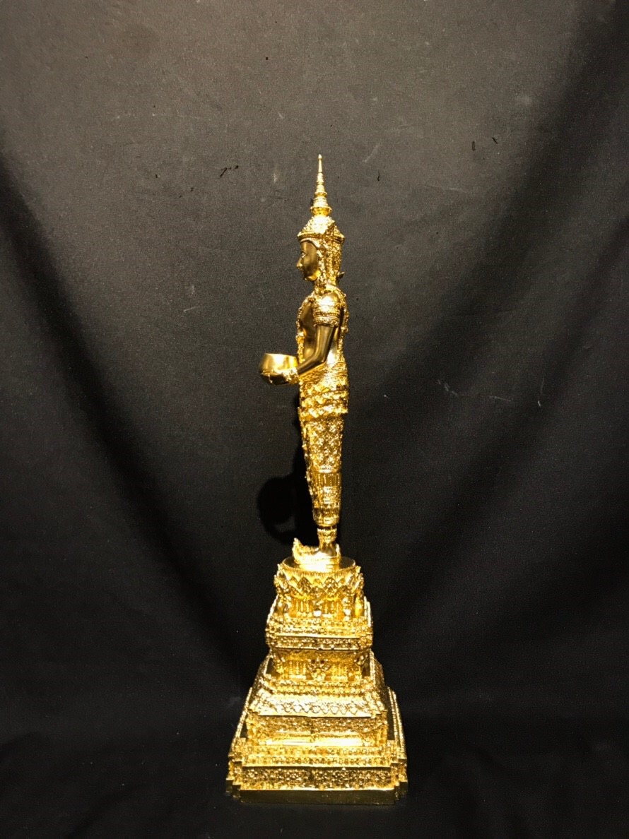 พระพุทธรูปปางอุ้มบาตร ทรงเครื่องจักพรรดิ์ หน้าตัก 5 นิ้ว