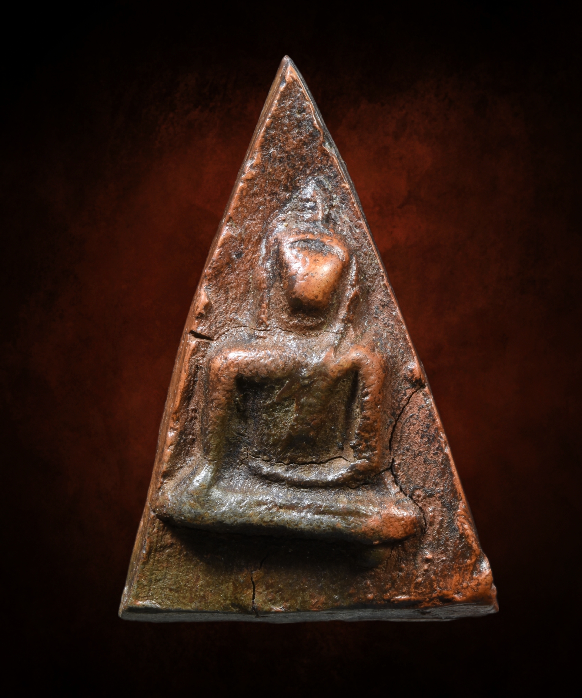 พระนางพญา พิมพ์เข่าโค้ง หลังนางพญา