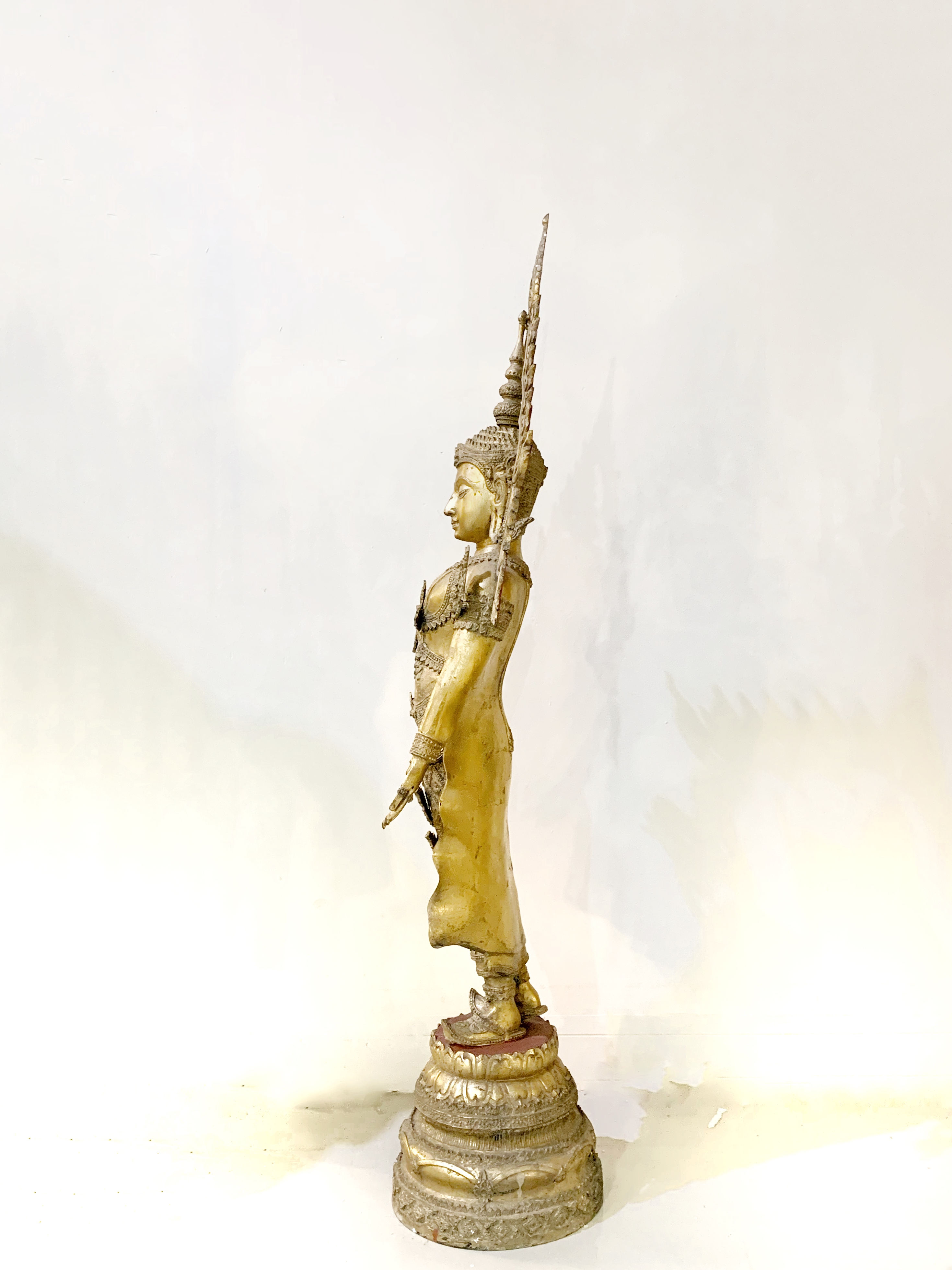 พระพุทธมหาจักรพรรดิ ปางเปิดโลก สูง 52 นิ้ว