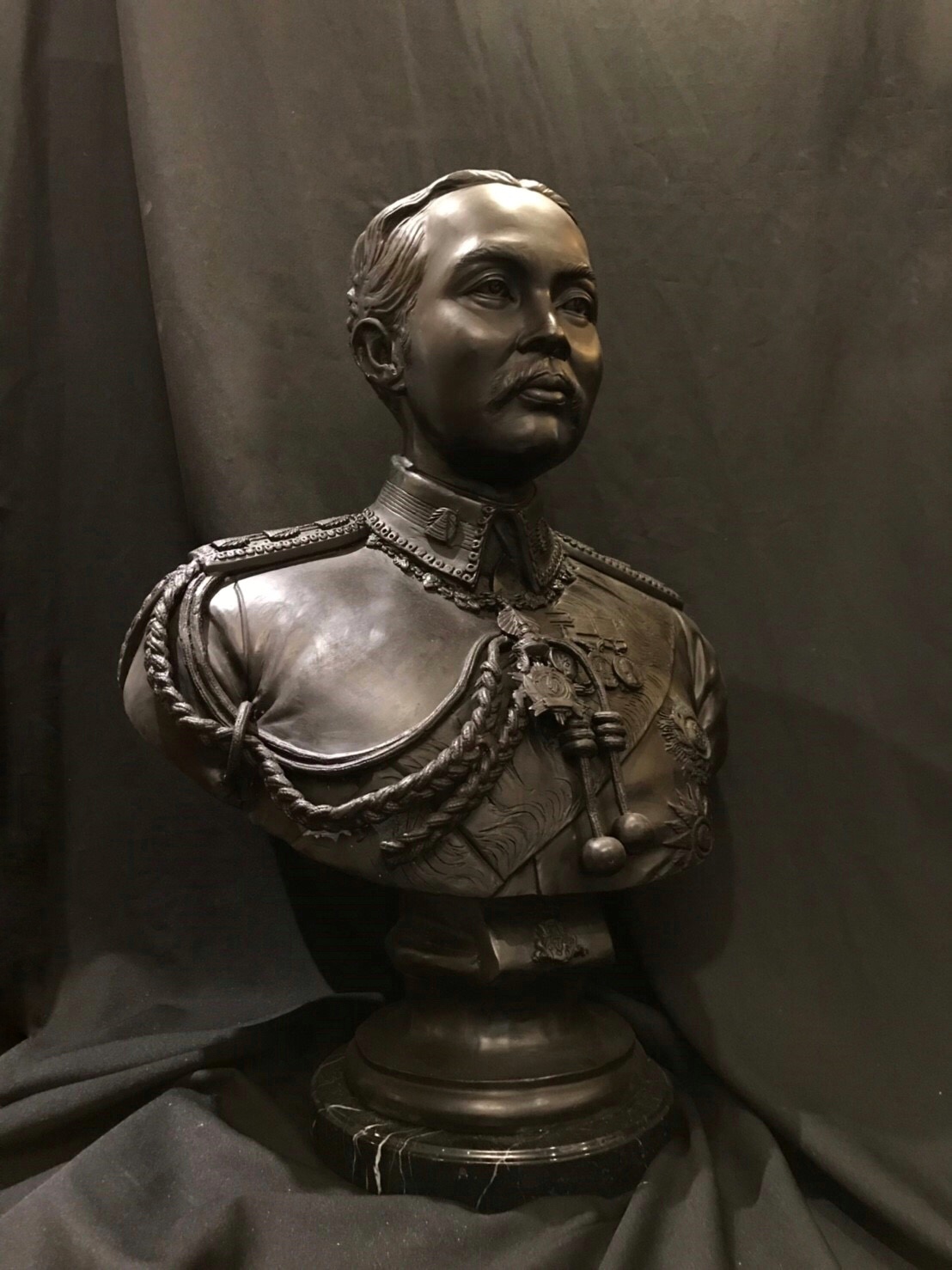 รัชกาลที่ 5 ครึ่งพระองค์ (ขนาดเท่าครึ่ง)